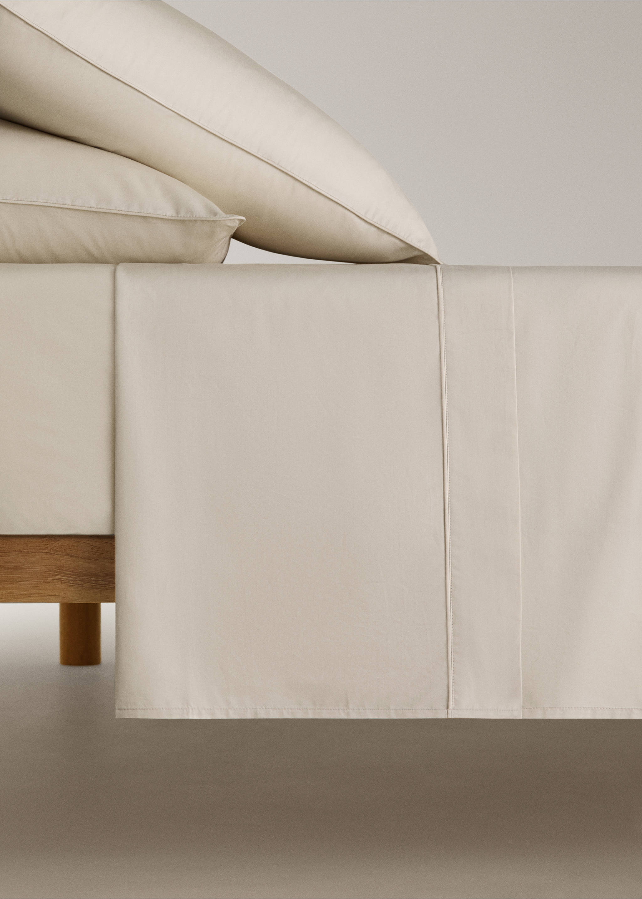500-thread-count percale cotton top sheet with raw-edge finish, 180/200 bed - Article without model, Sand. Ref: 37032982-00.