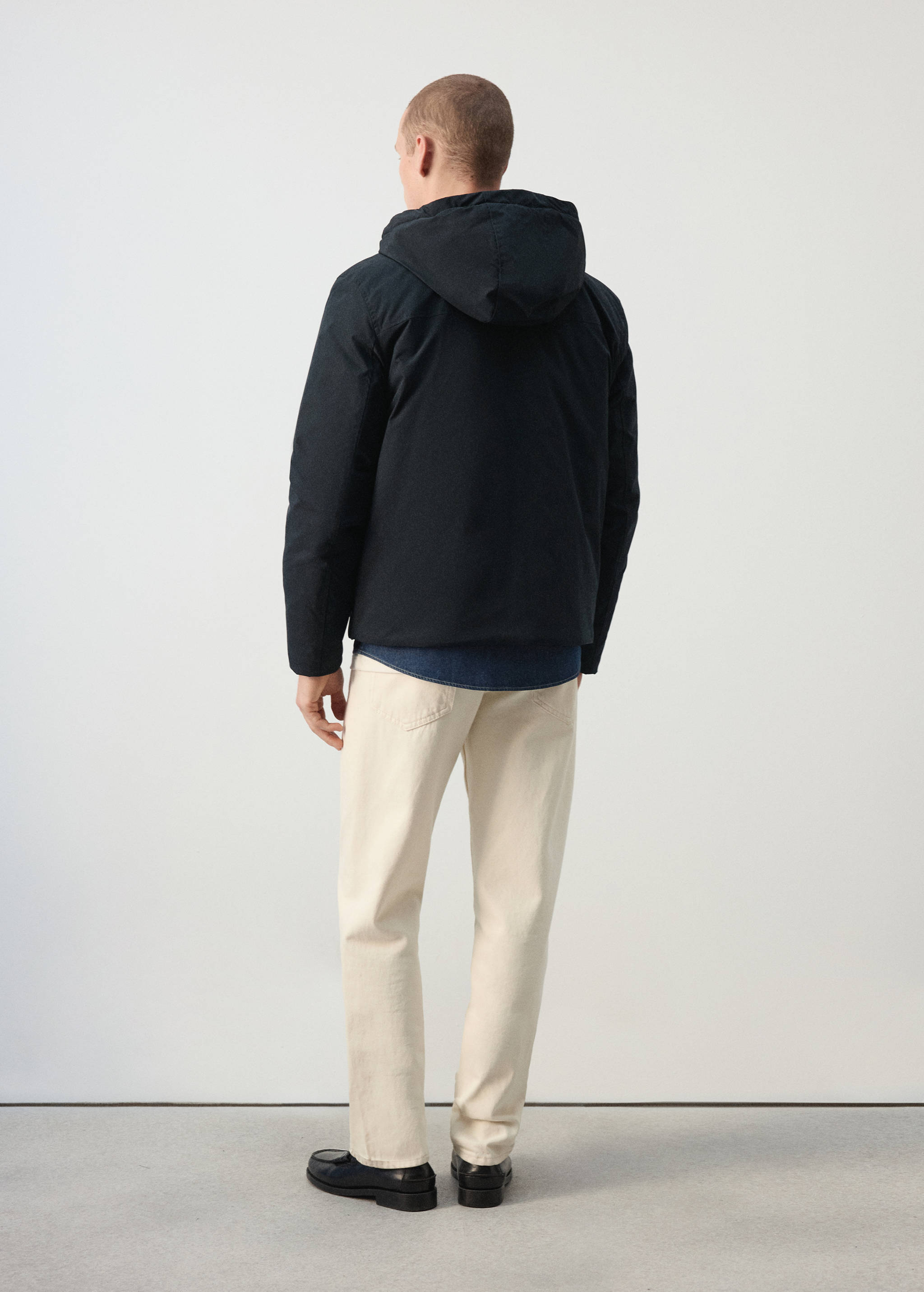 Blouson technique à capuche imperméable - Verso de l’article