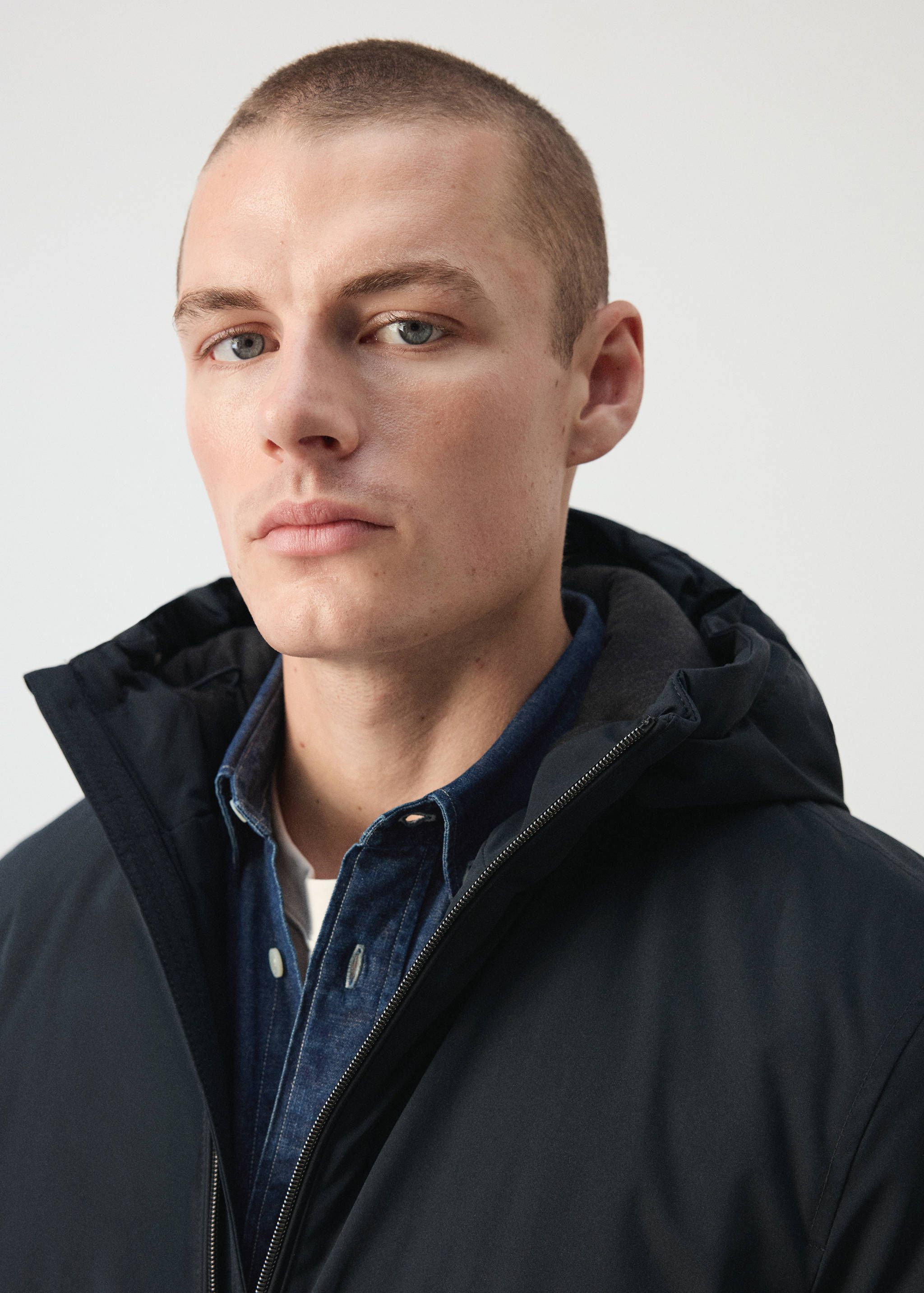 Blouson technique à capuche imperméable - Détail de l'article 1