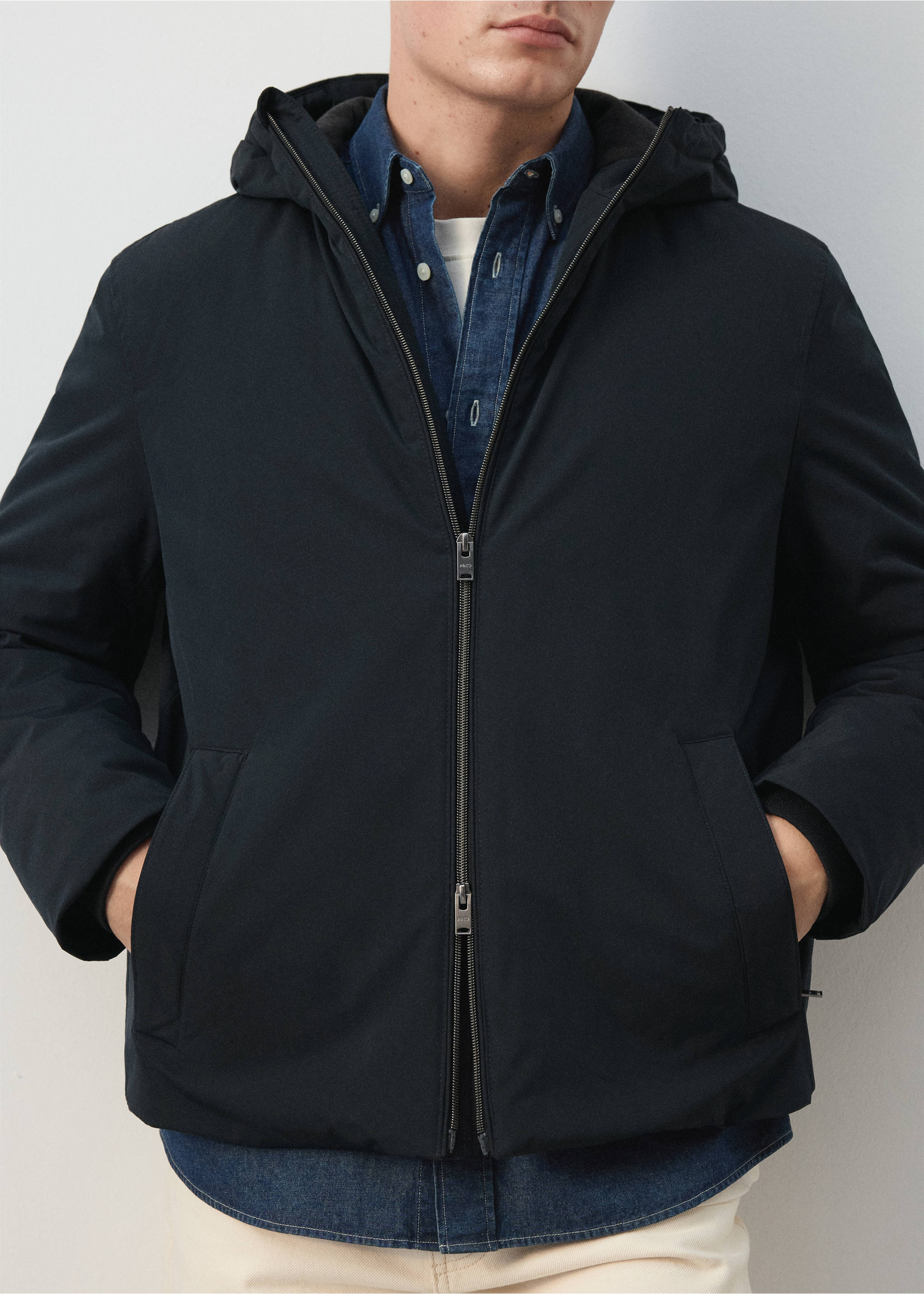 Blouson technique à capuche imperméable - Détail de l'article 2, Bleu nuit. Ref: 37033274-00.