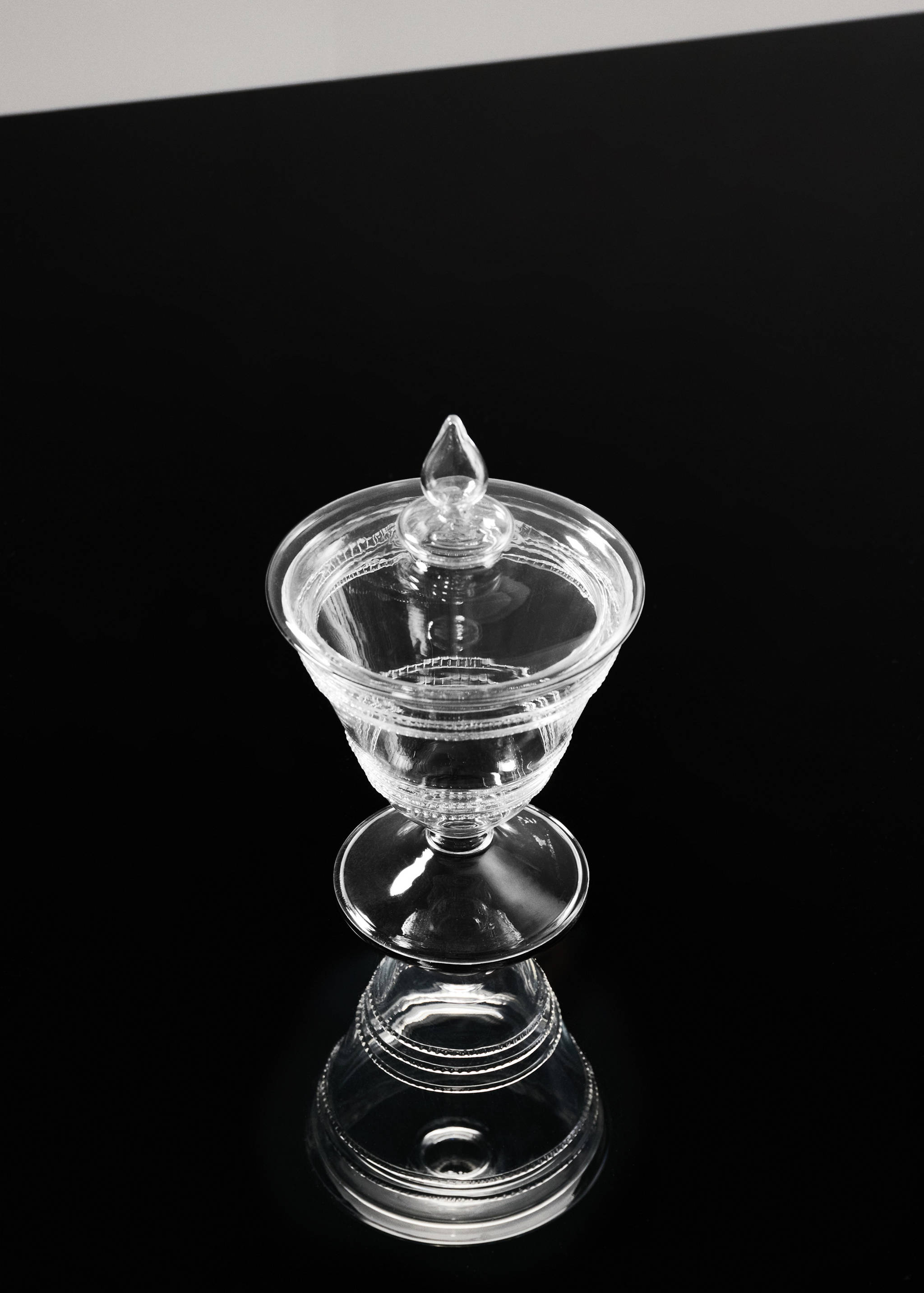 Decorative piece, 100% glass engraved design - Загальний план