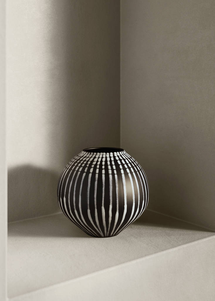 Striped ceramic vases — Black