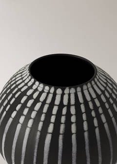 Striped ceramic vases — Black 2