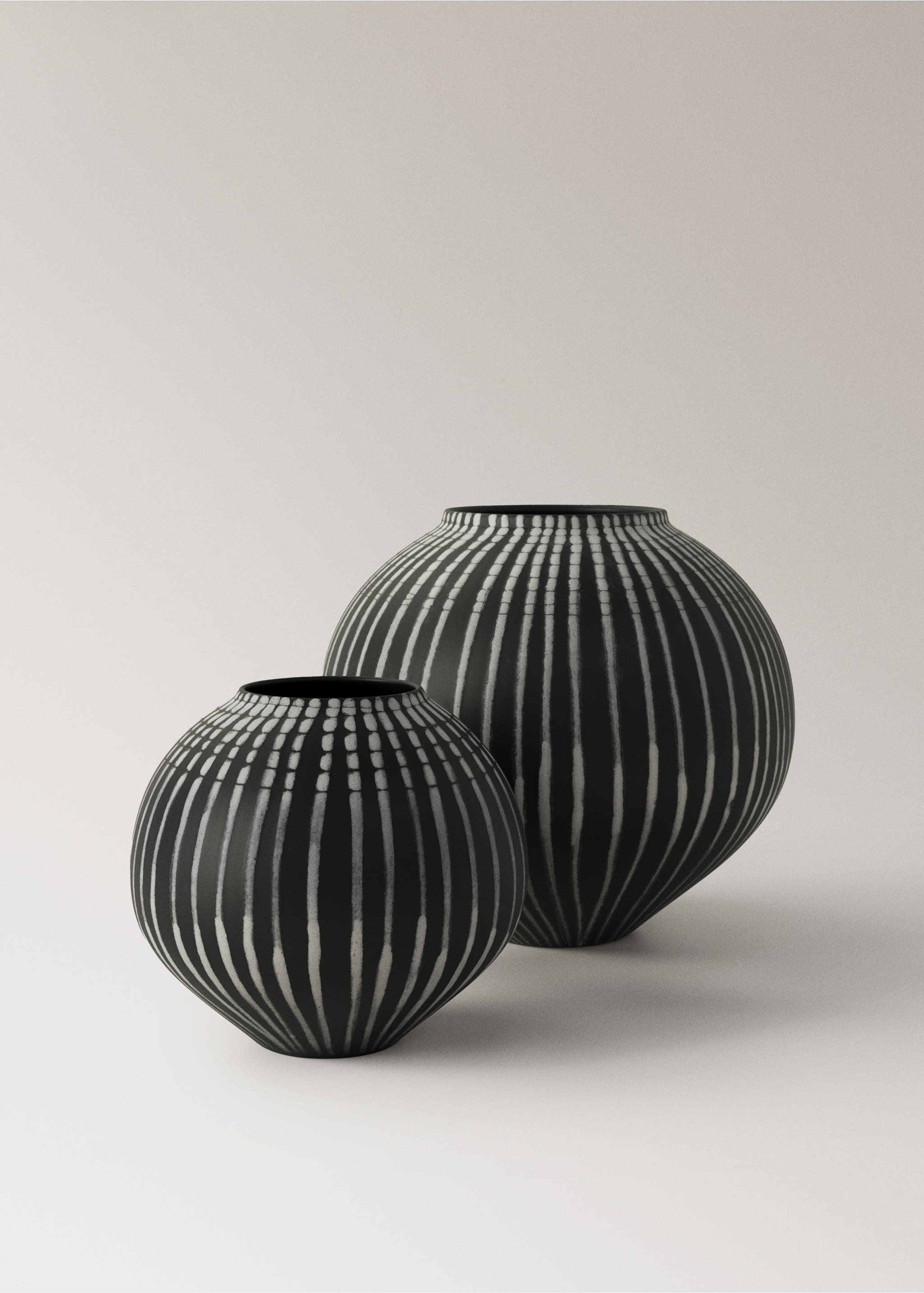 Striped ceramic vases - Details of the article 3, Black. Ref: 37033302-00.