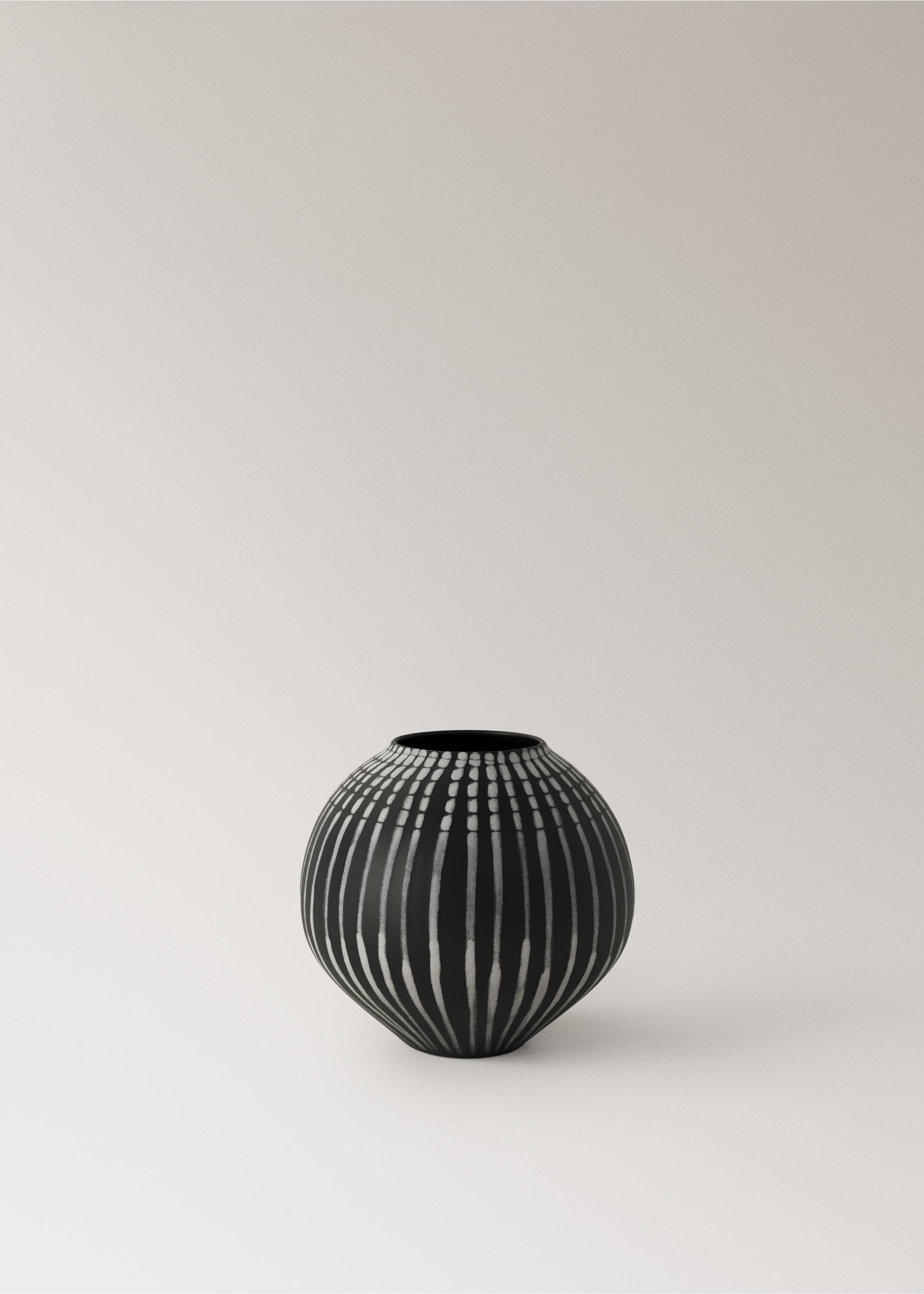Striped ceramic vases - Article without model, Black. Ref: 37033302-00.