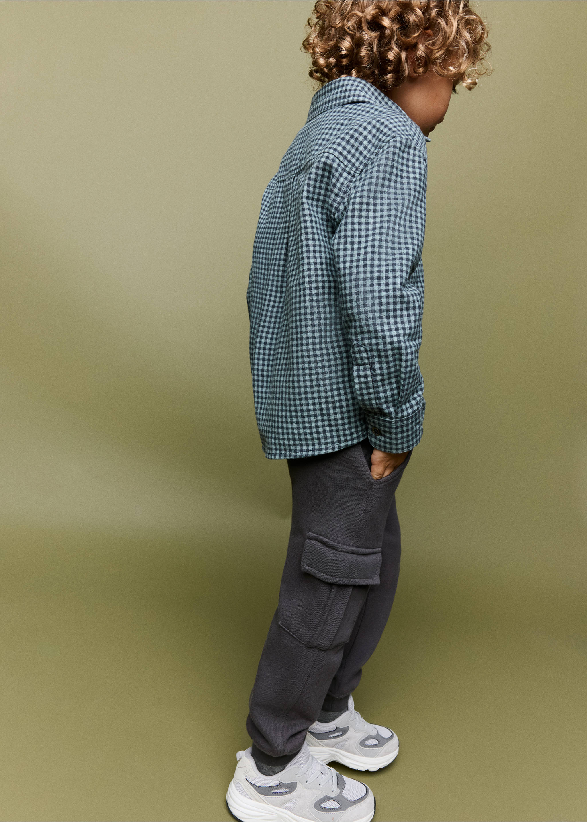 Dark grey cargo trousers with side flap pockets and cuffed ankles., Charcoal. Ref: 37033308-00.