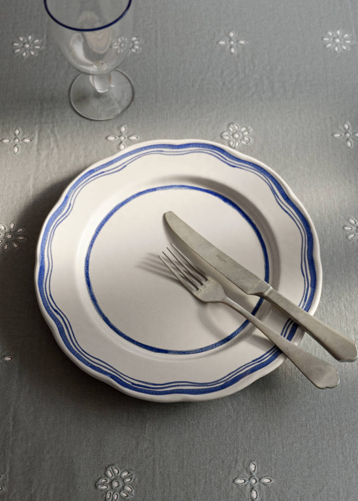 Large hand-painted stoneware dinner plate — Blue