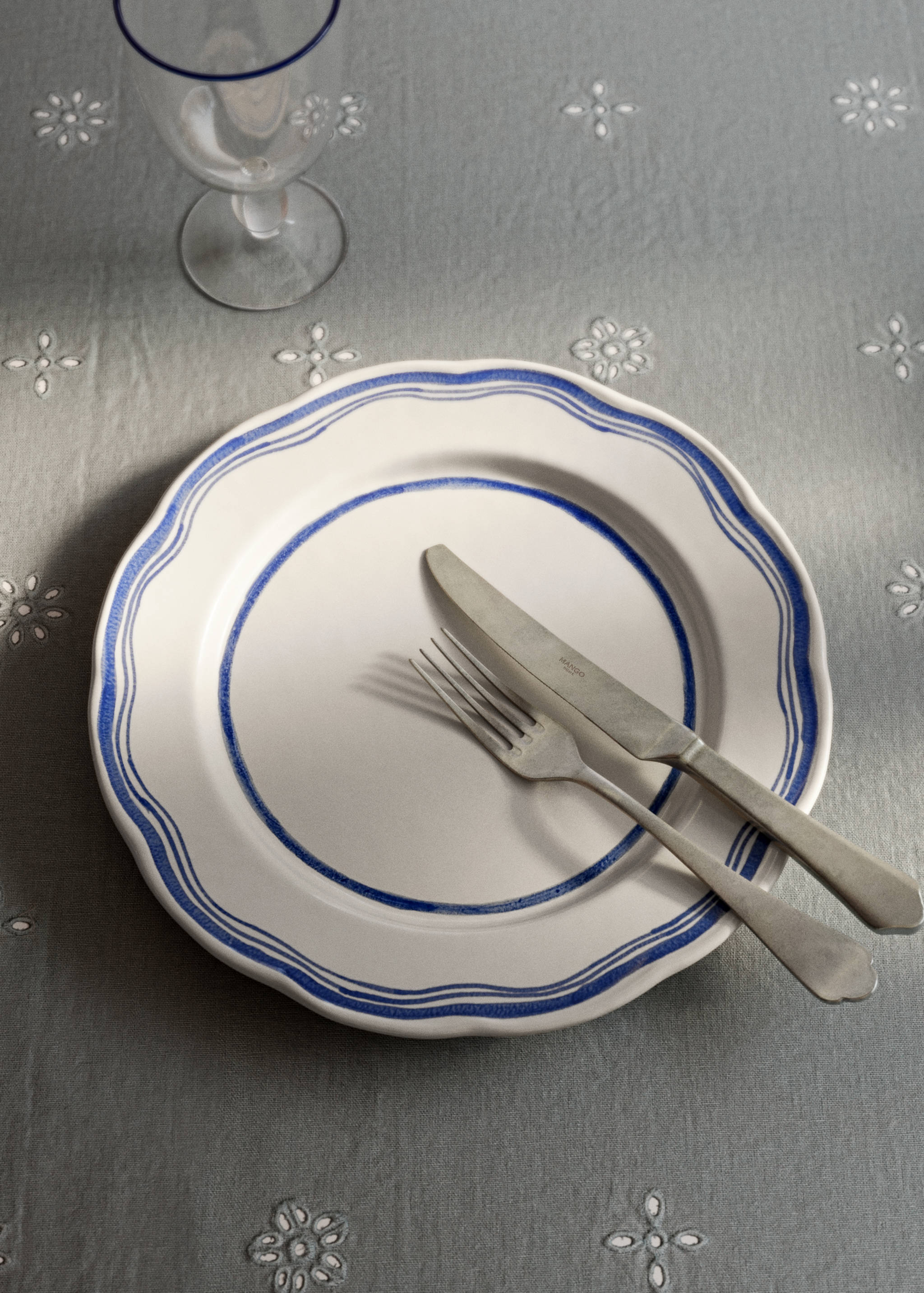 Plat pla gres pintat a mà gran - Pla general