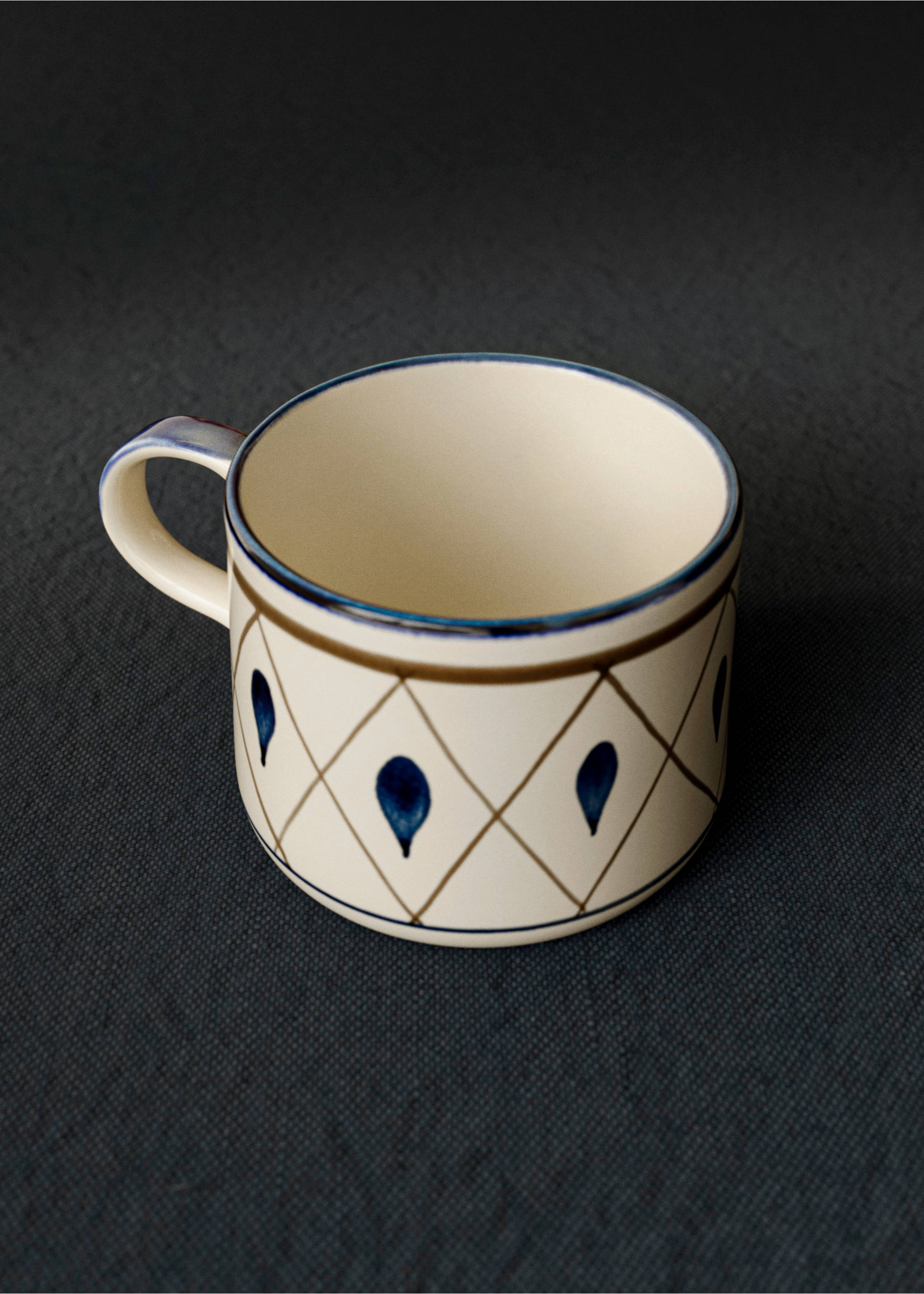 Hand-painted stoneware mug - General plane, Vibrant blue. Ref: 37033311-00.