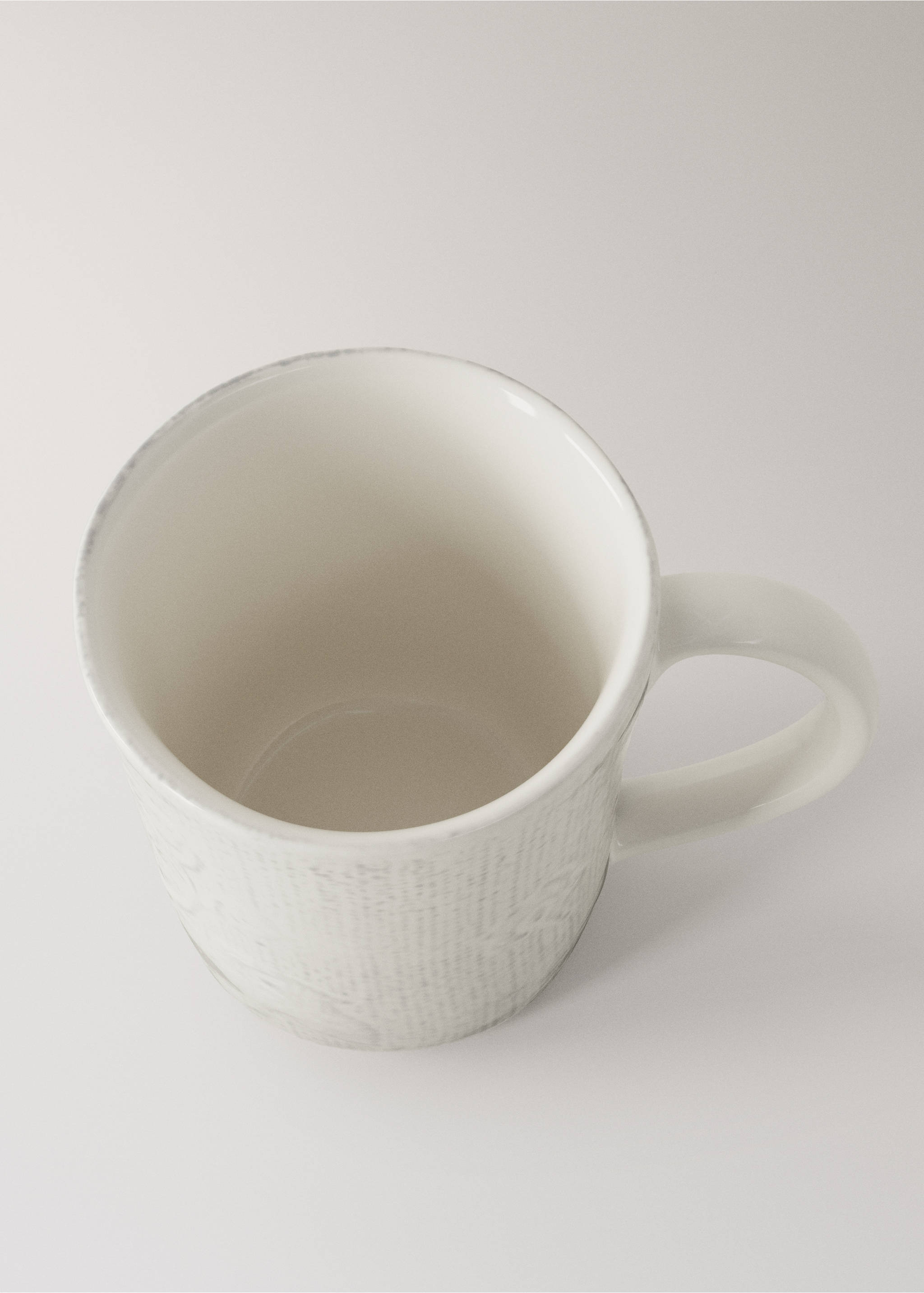 Timeless stoneware mug - Details of the article 2, Off White. Ref: 37033312-00.