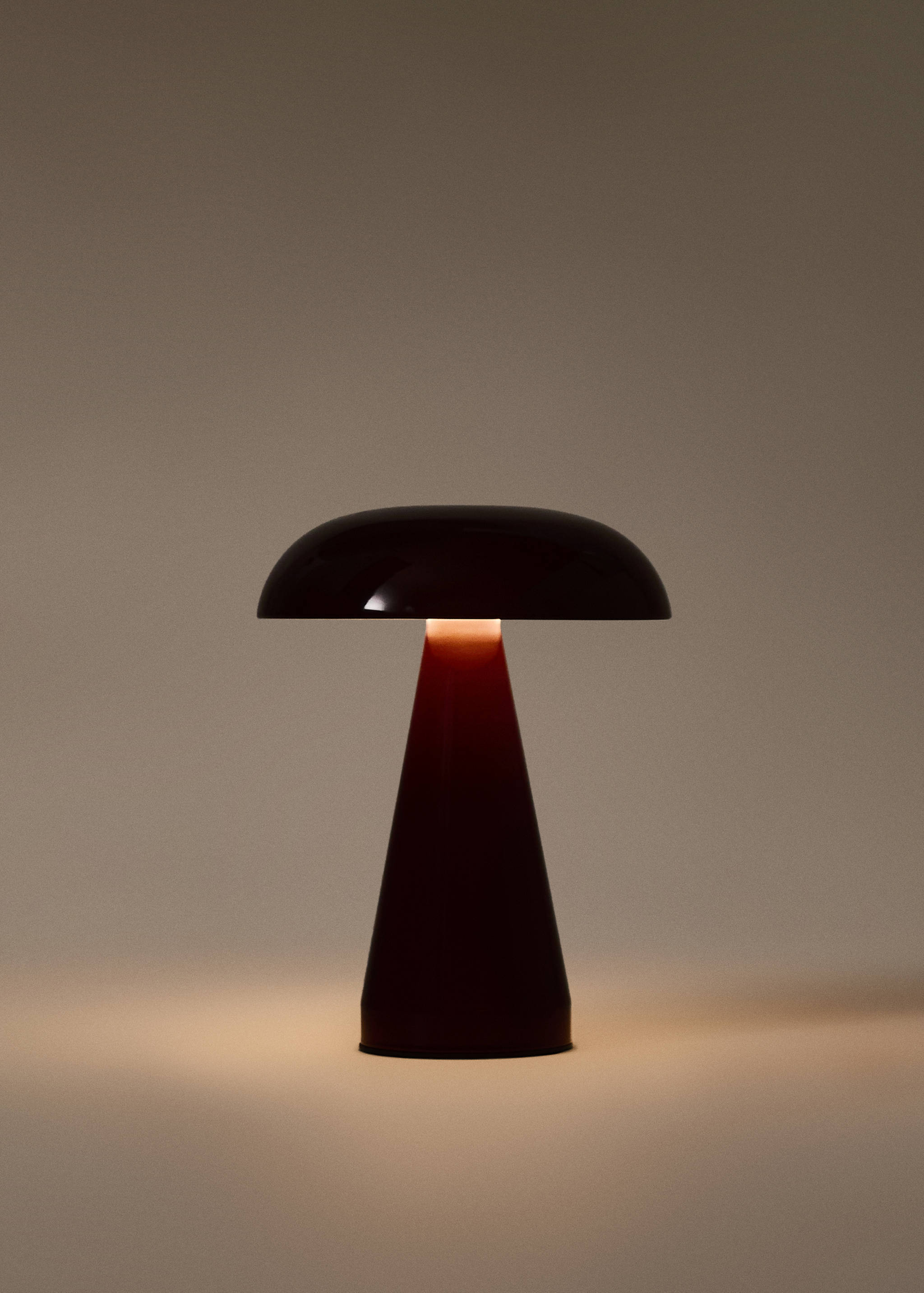 Metallic-finish table lamp - Details of the article 3