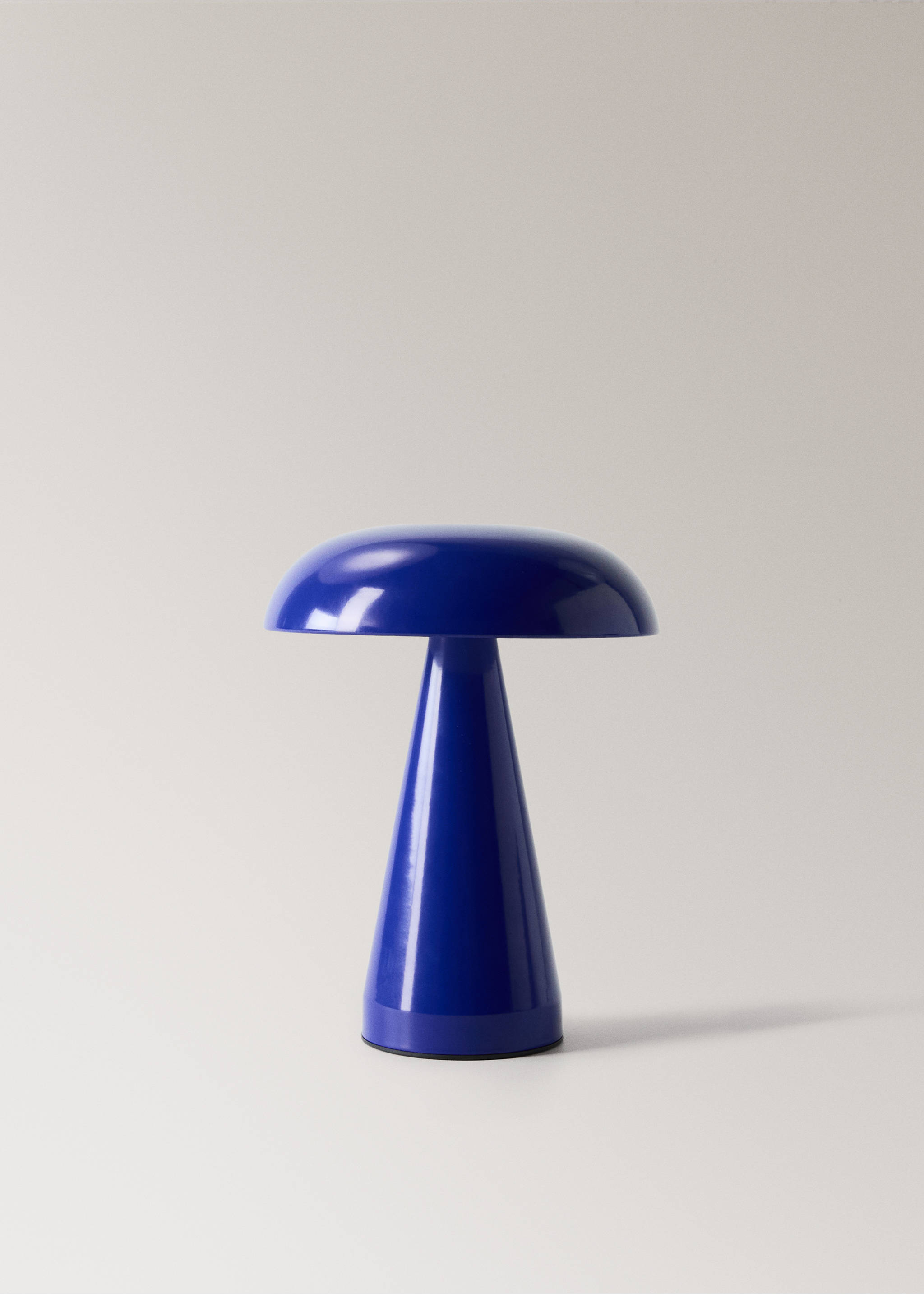Tafellamp met metallic afwerking - Artikel zonder model, Elektrisch blauw. Ref: 37033864-00.