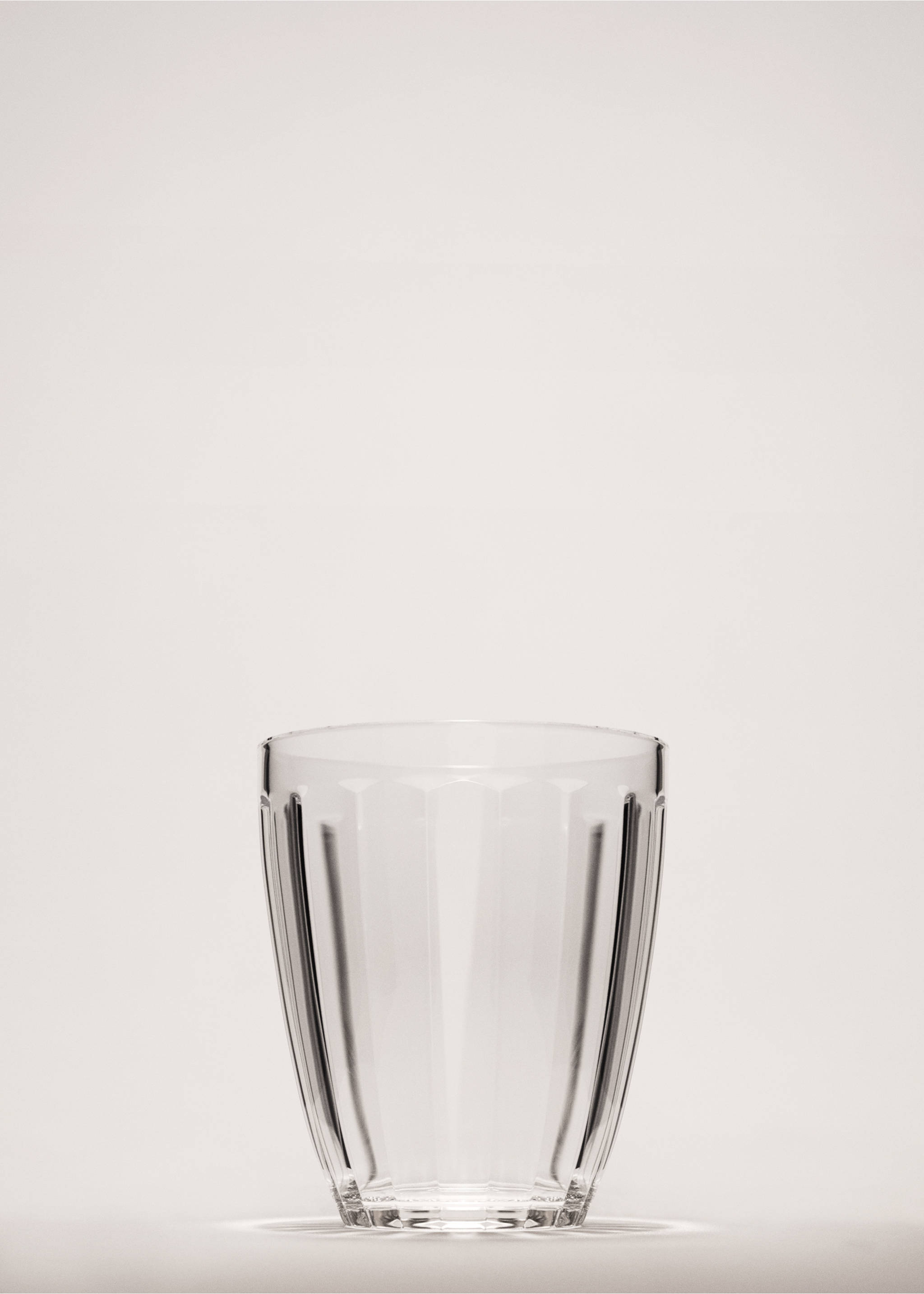 Glass tumbler with embossed stripes - General plane, Black. Ref: 37033867-00.