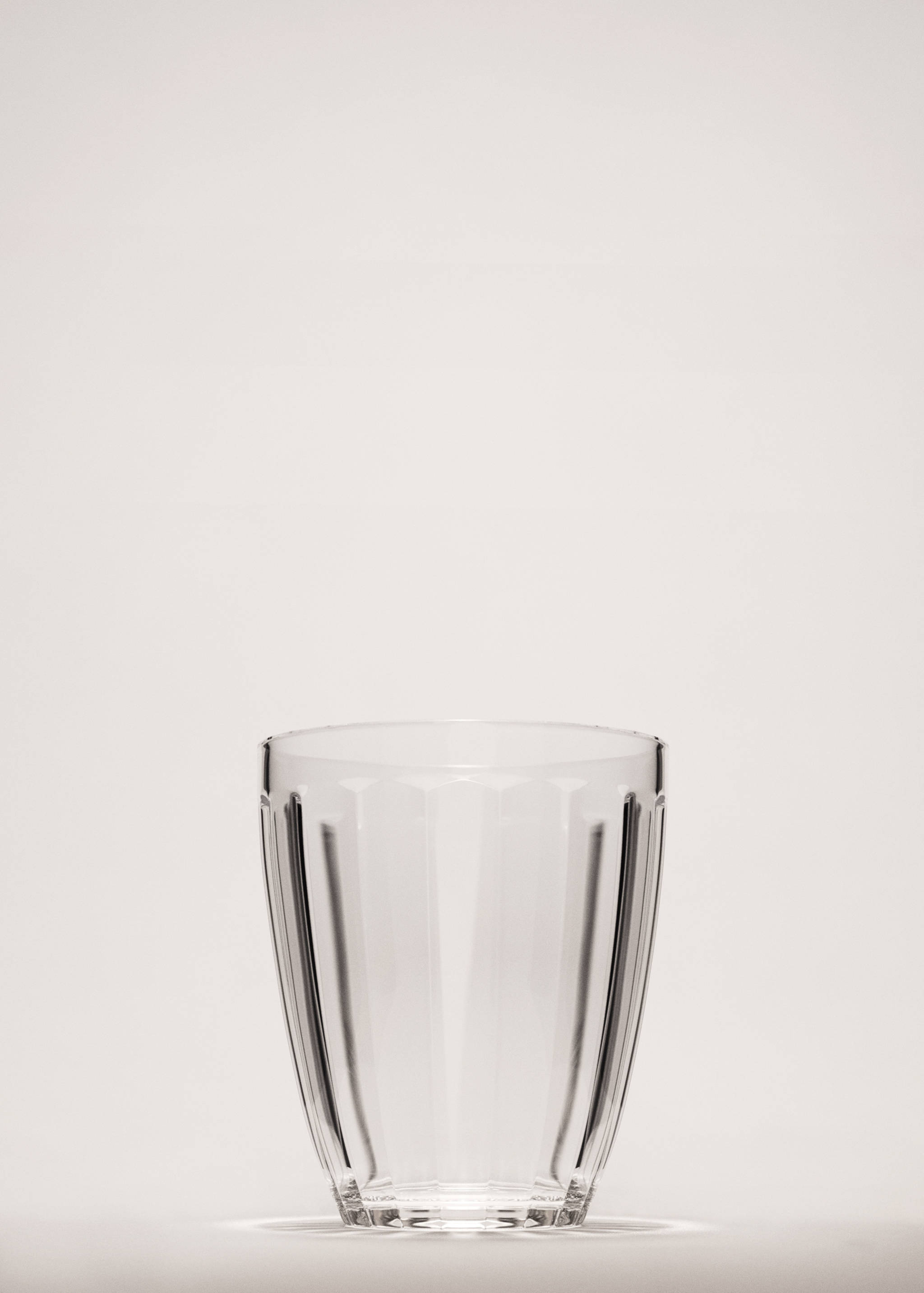 Glass tumbler with embossed stripes - General plane
