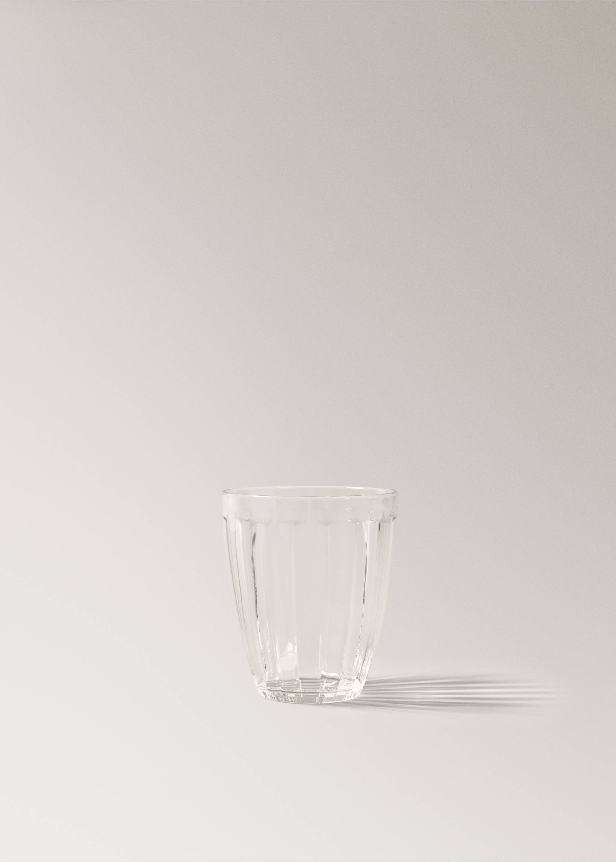 Glass tumbler with embossed stripes - Article without model, Black. Ref: 37033867-00.