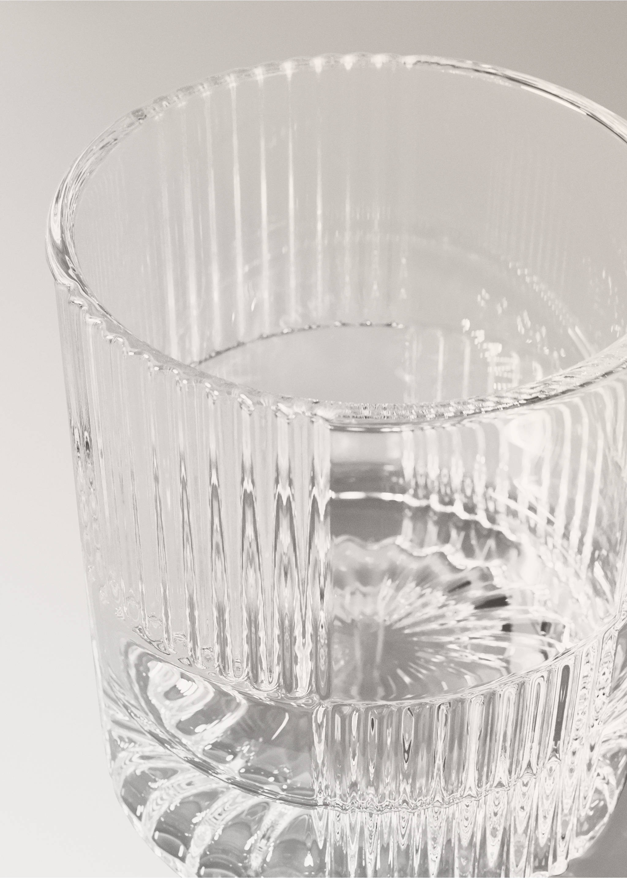 Striped glass cup - Details of the article 1, Black. Ref: 37033869-00.