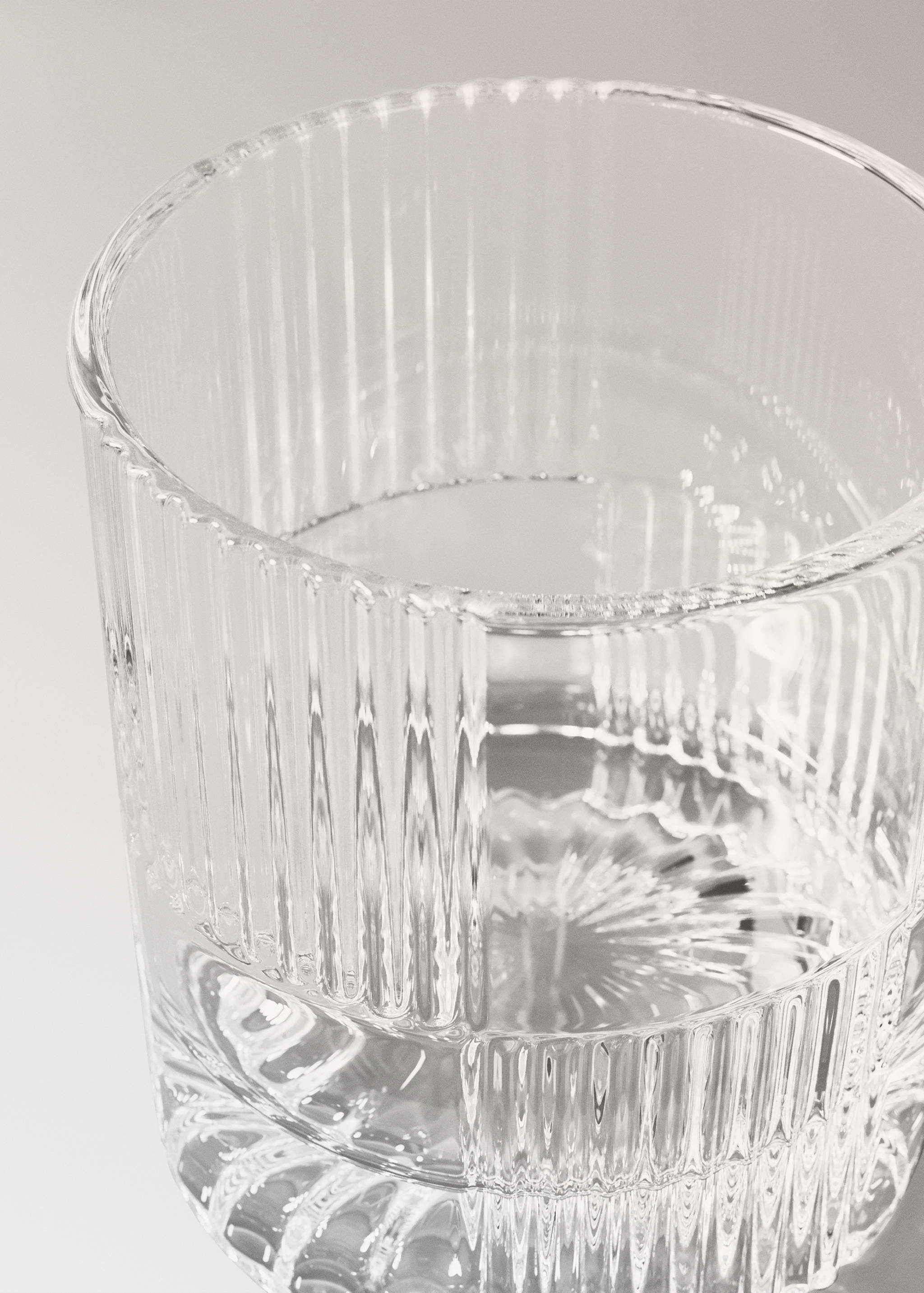 Striped glass cup - Details of the article 1