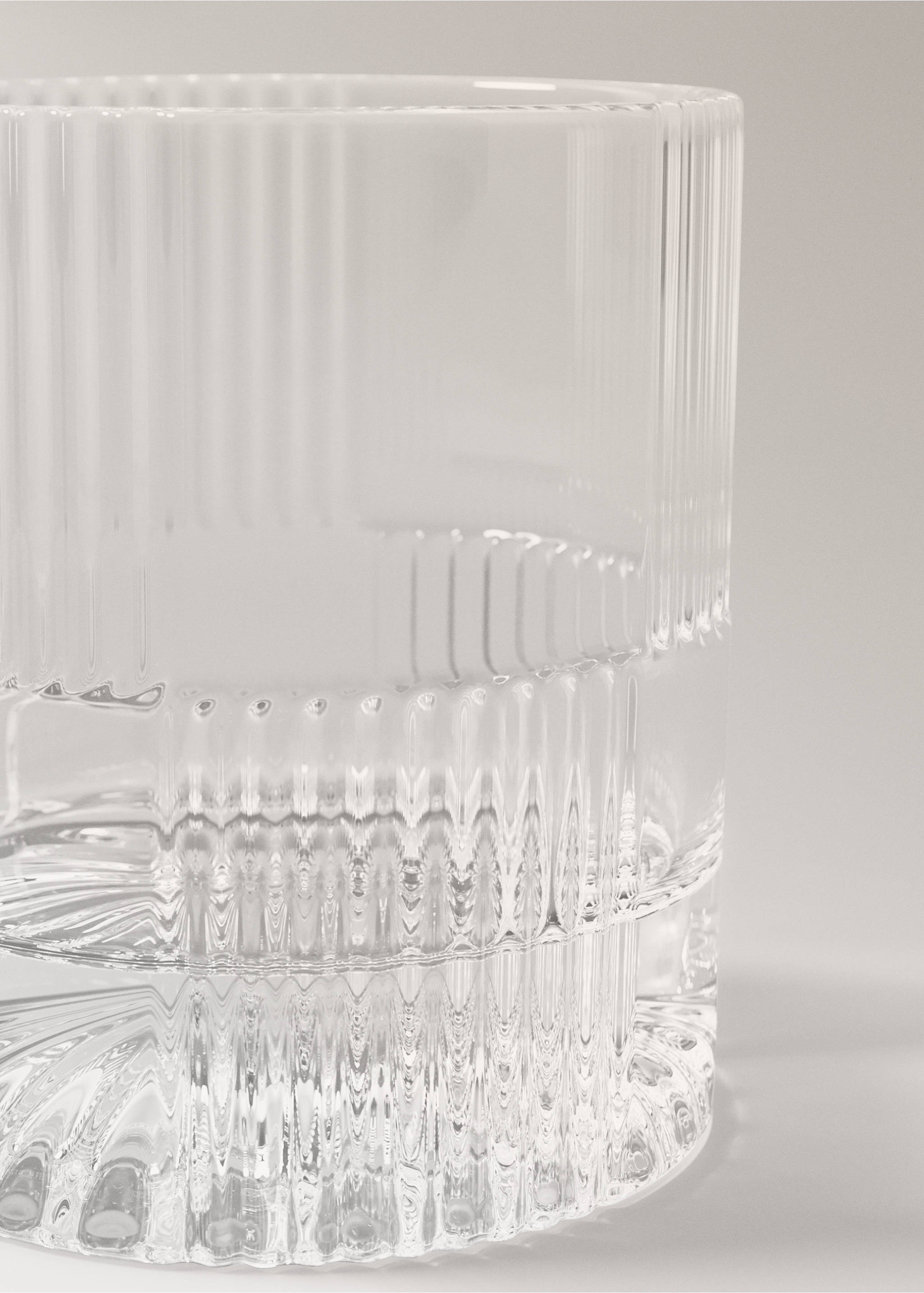 Striped glass cup - Details of the article 2, Black. Ref: 37033869-00.