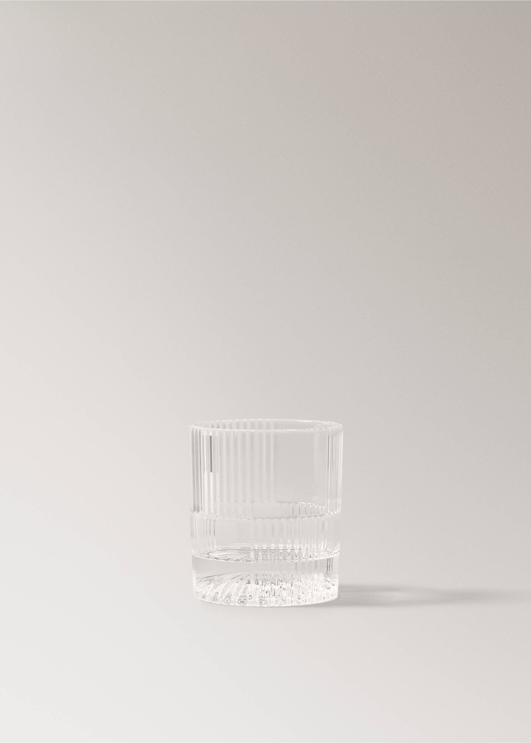 Striped glass cup - Article without model, Black. Ref: 37033869-00.