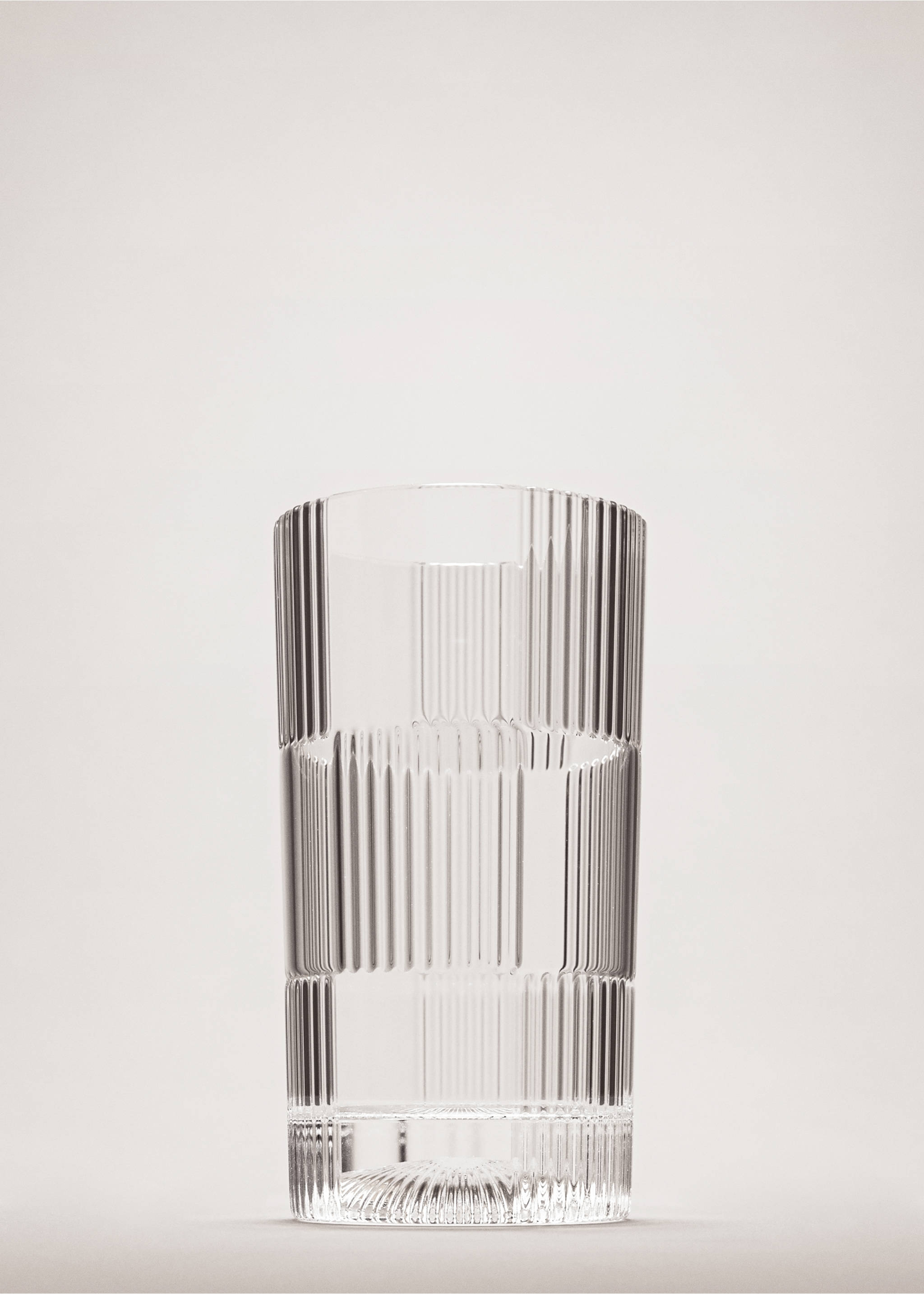 Glass tumbler with embossed stripes - General plane, Black. Ref: 37033870-00.