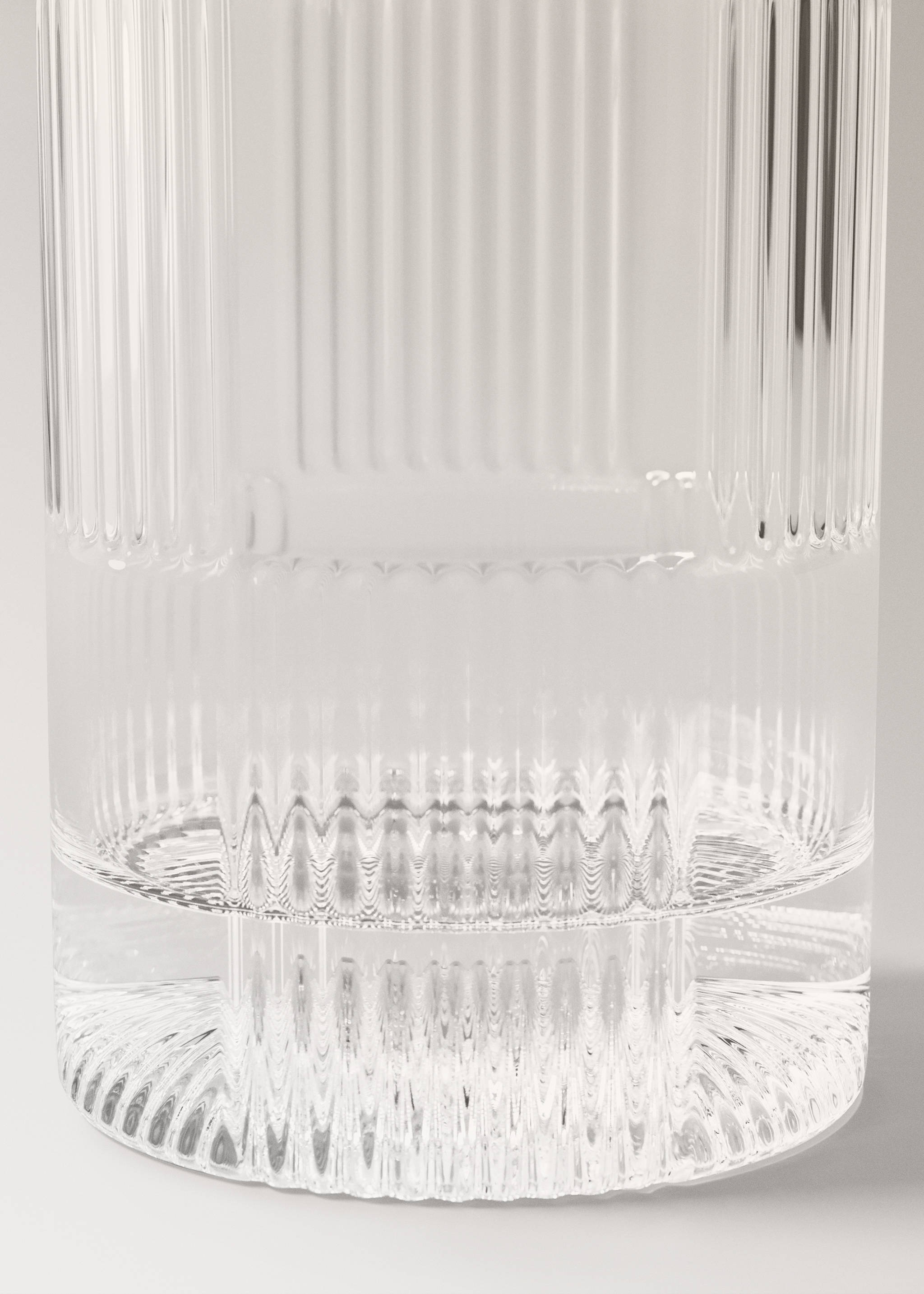 Glass tumbler with embossed stripes - Details of the article 2