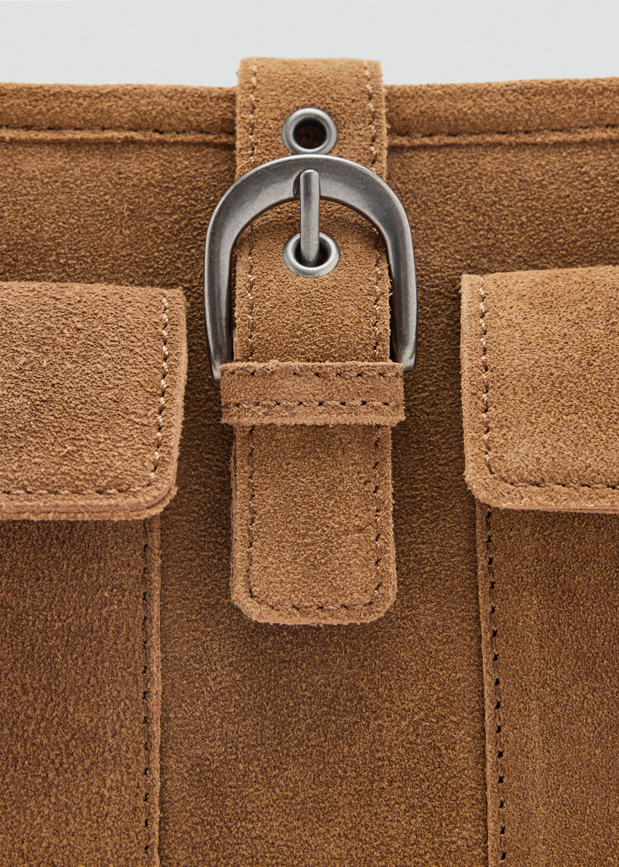 Sac porté épaule en daim à boucle - Détail de l'article 2