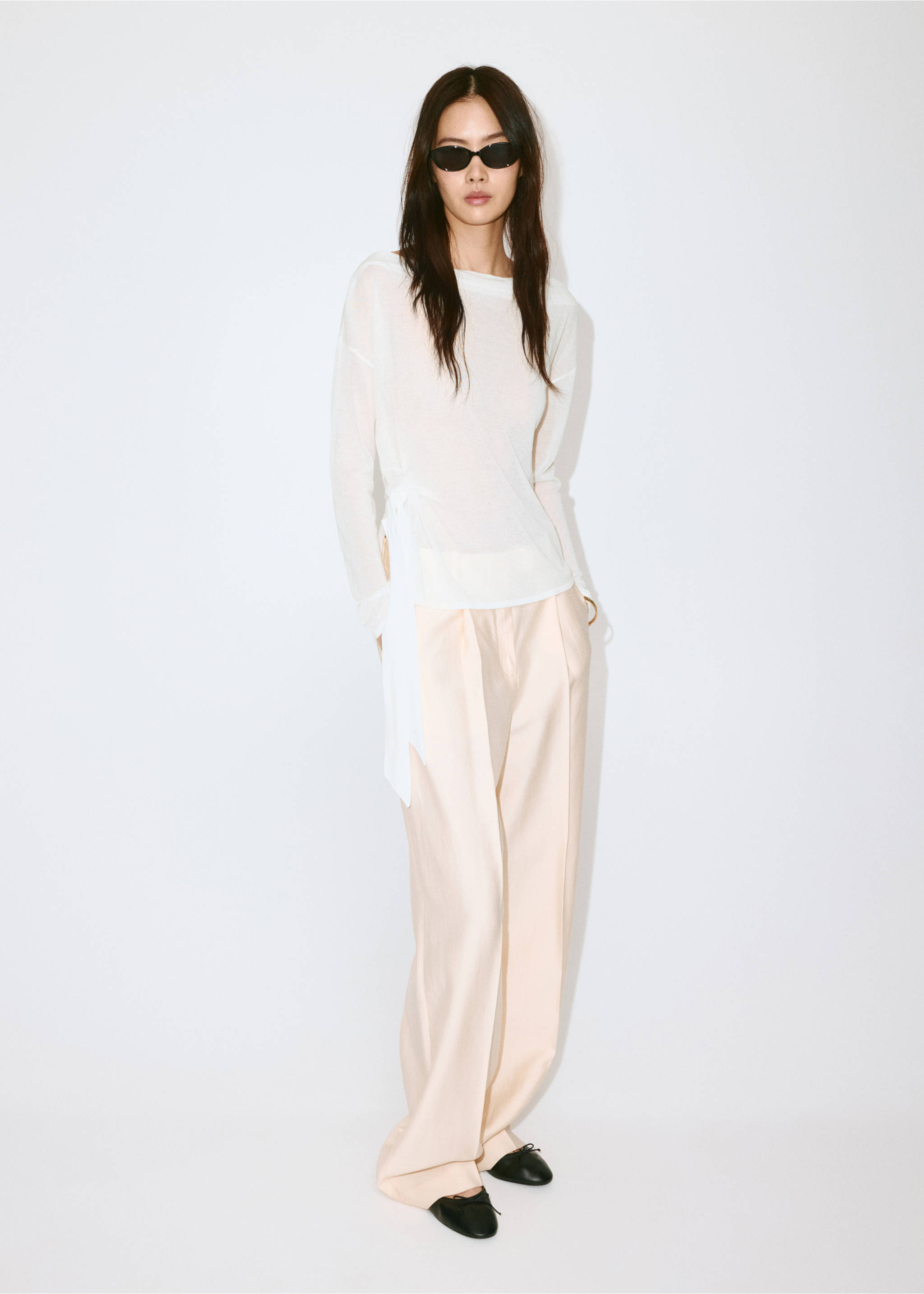 Fine-knit bow sweater - Общий план, Грязно-белый. Ref: 37034073-00.