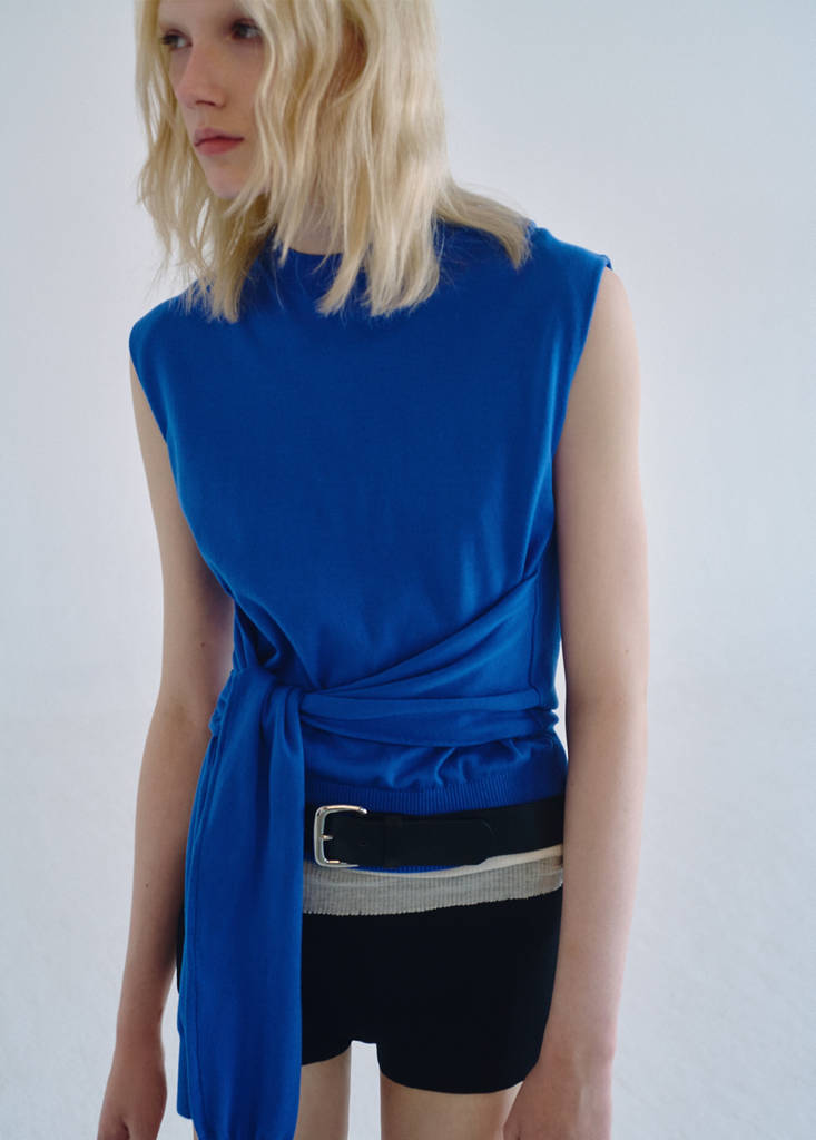 Knit gilet with knot detail — Blue