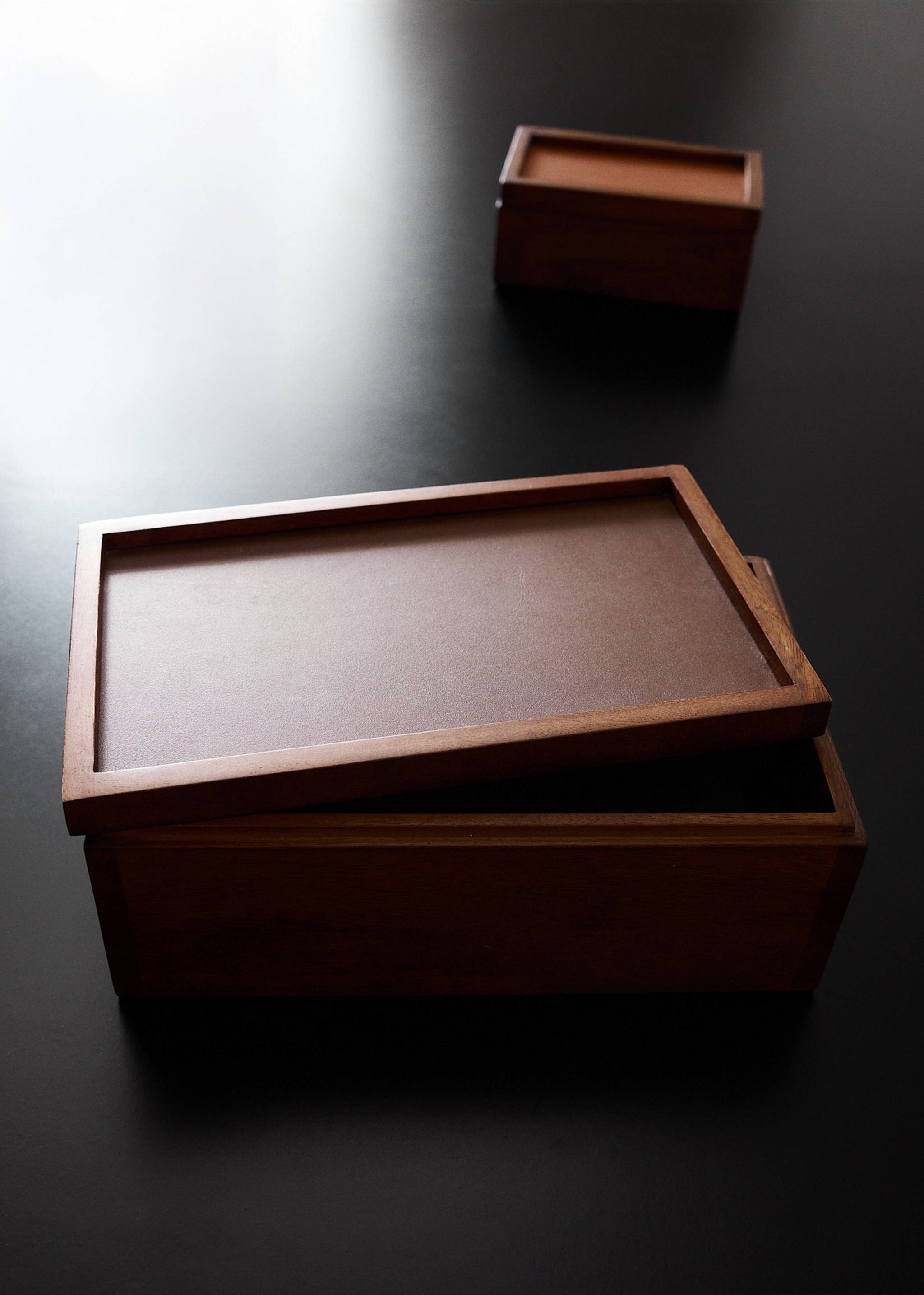 Dark wooden box with a brown-inlaid lid on a dark surface., Brown. Ref: 37034086-00.