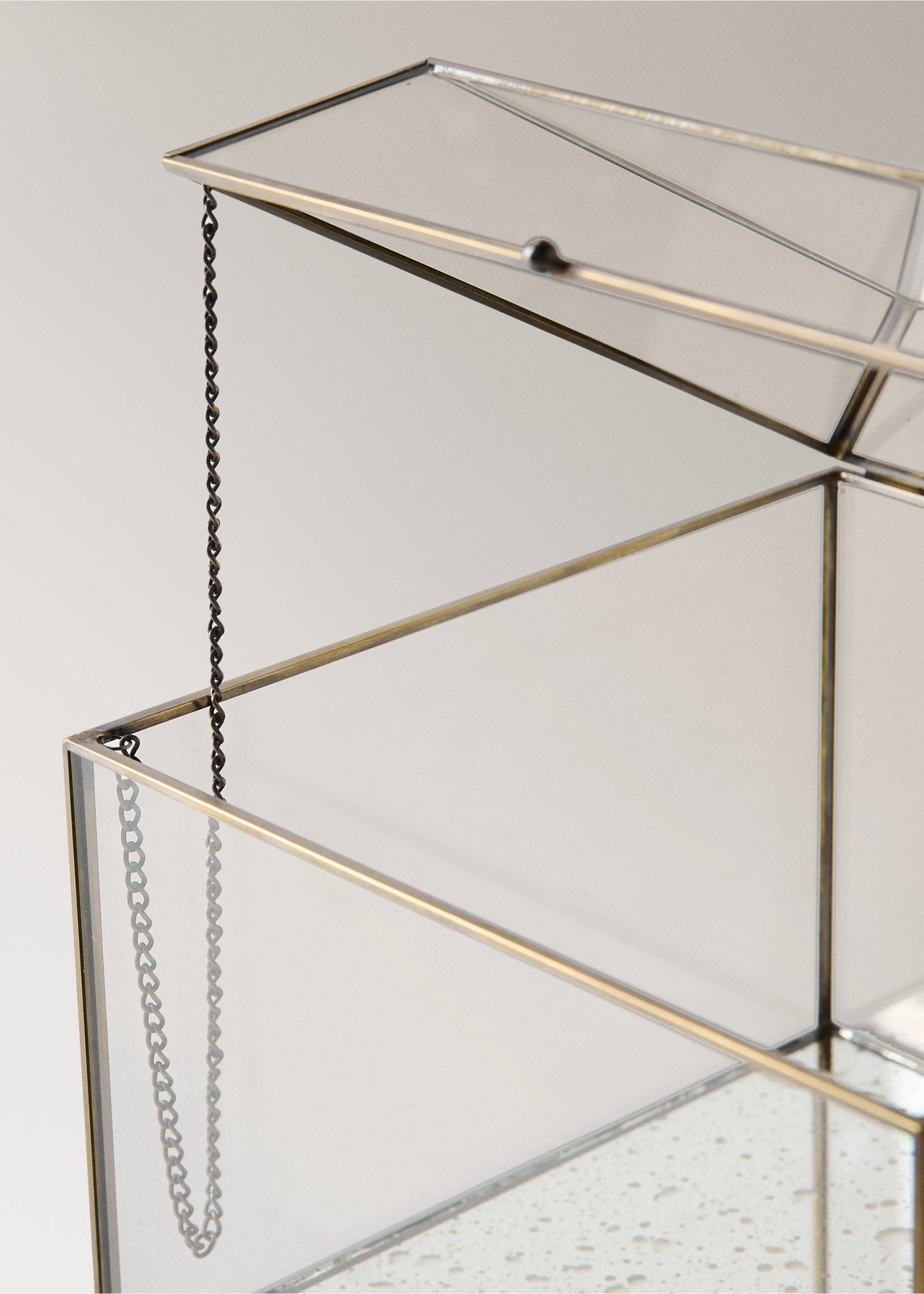 Medium metal-edged box - Details of the article 2, Gold. Ref: 37034087-00.