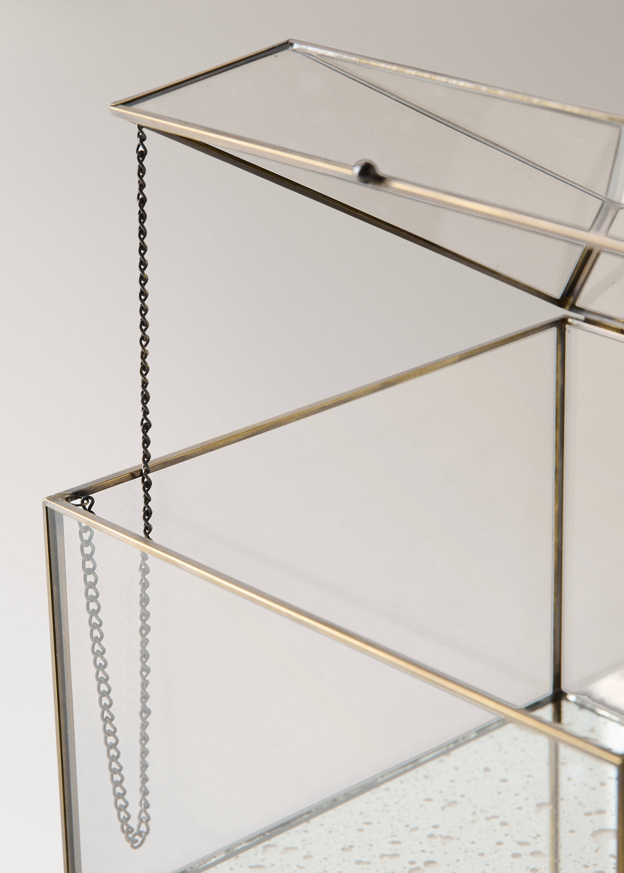 Medium metal-edged box - Details of the article 2