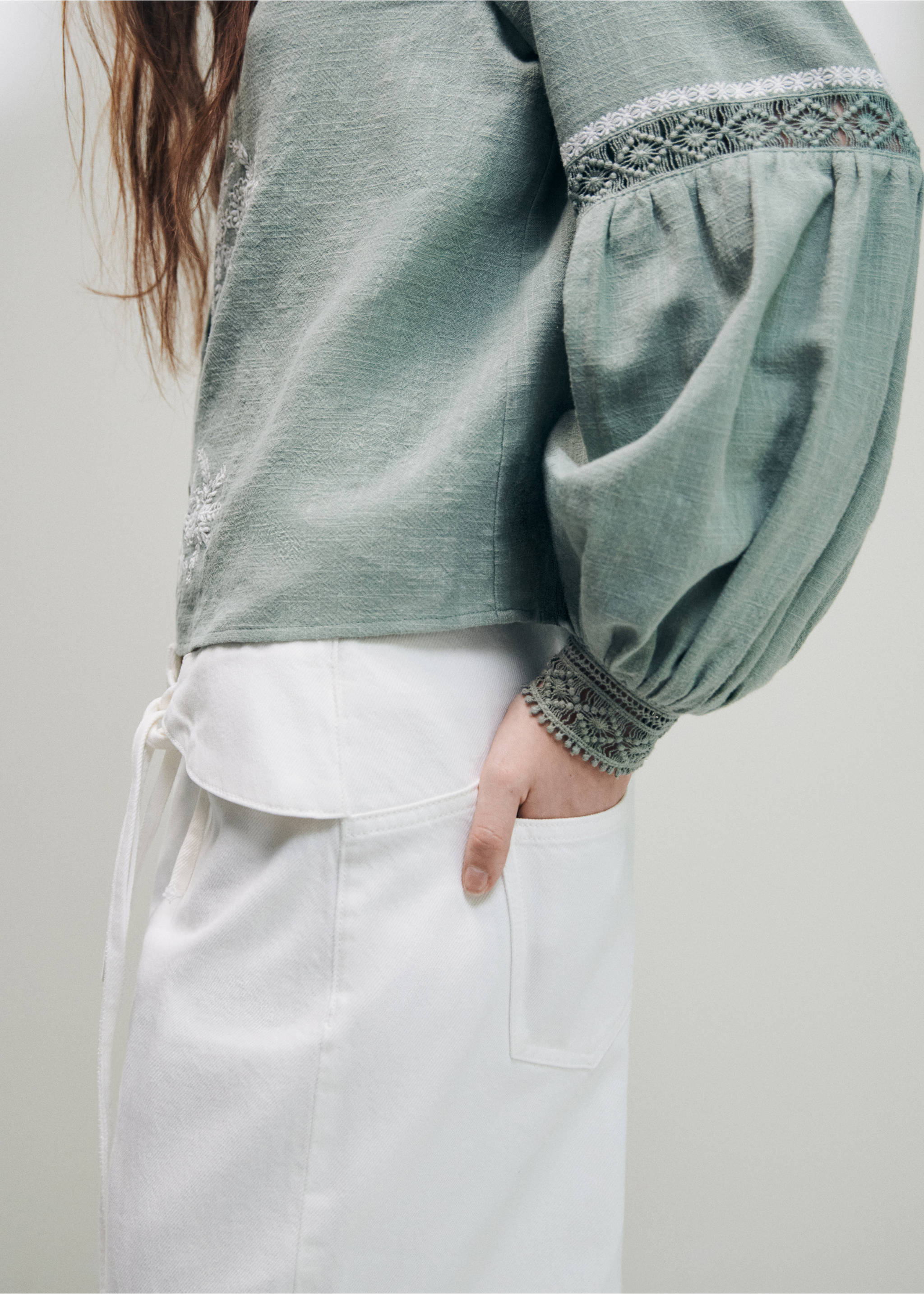 Lace blouse with puffed sleeves - تفاصيل المنتج 3, أخضر بلون النعناع. Ref: 37034095-00.