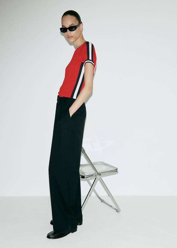 Short-sleeved sweater with contrasting stripes — Red