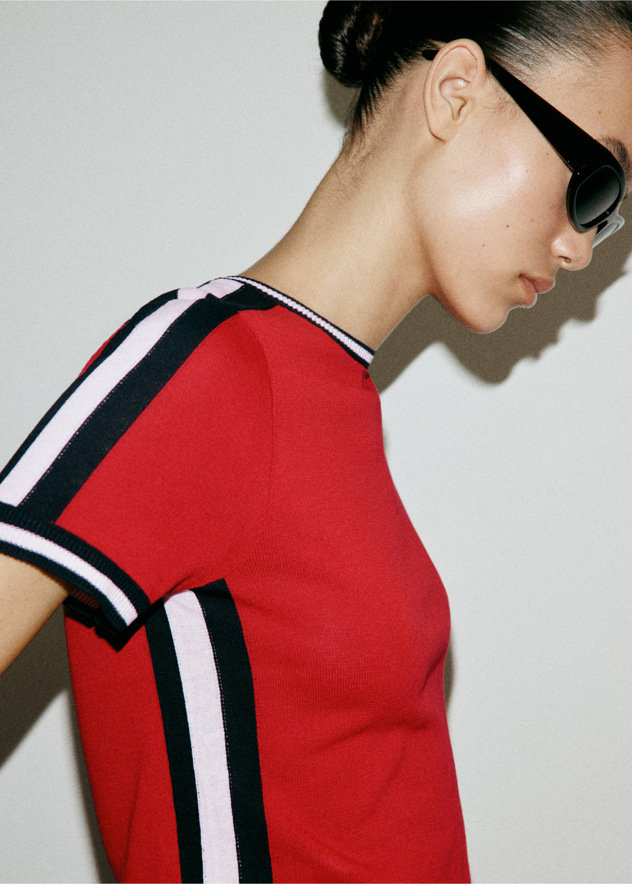 Short-sleeve printed jersey - Details of the article 1, Red. Ref: 37034108-00.