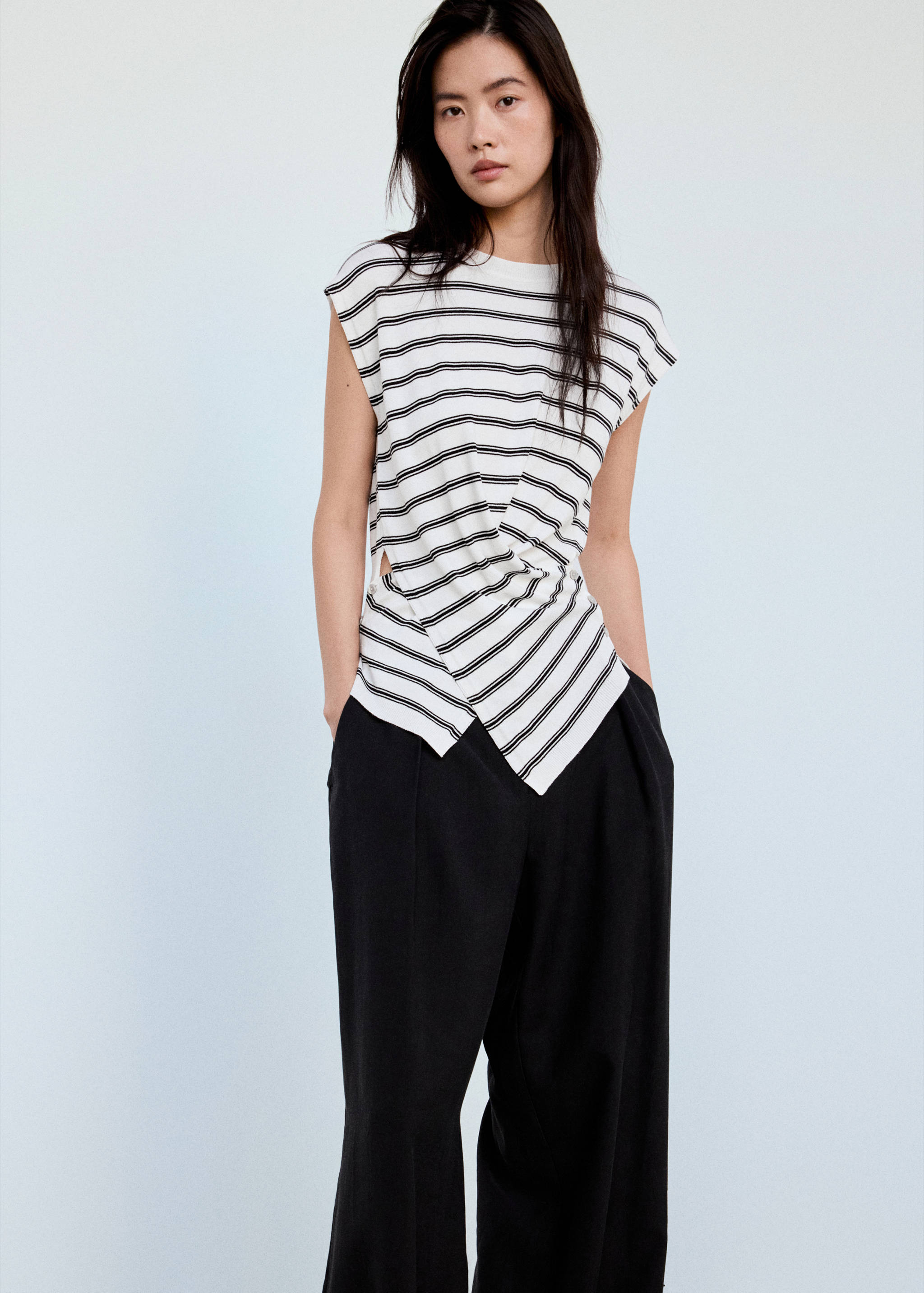 Pull en maille fine drapé - Plan moyen