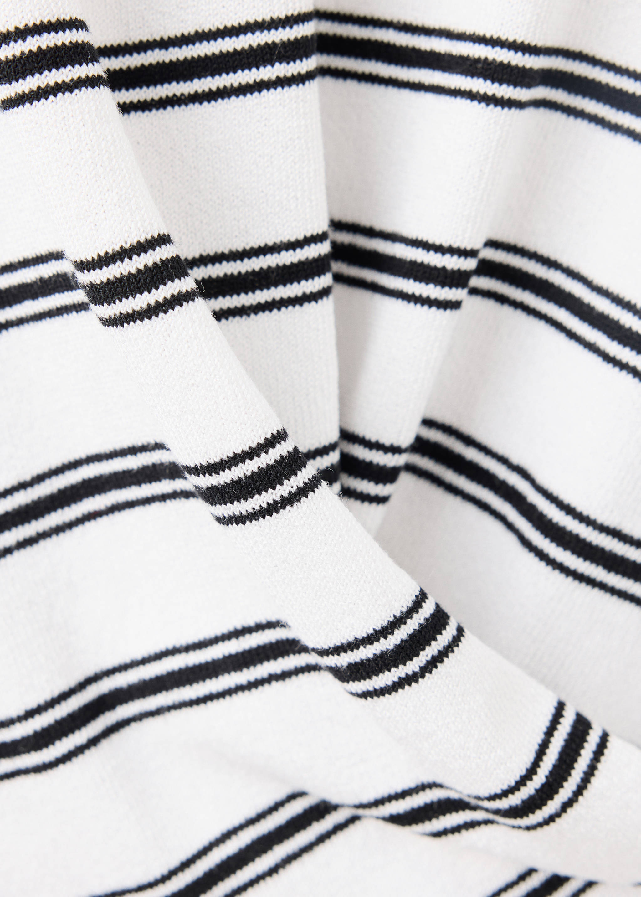Pull en maille fine drapé - Détail de l'article 0
