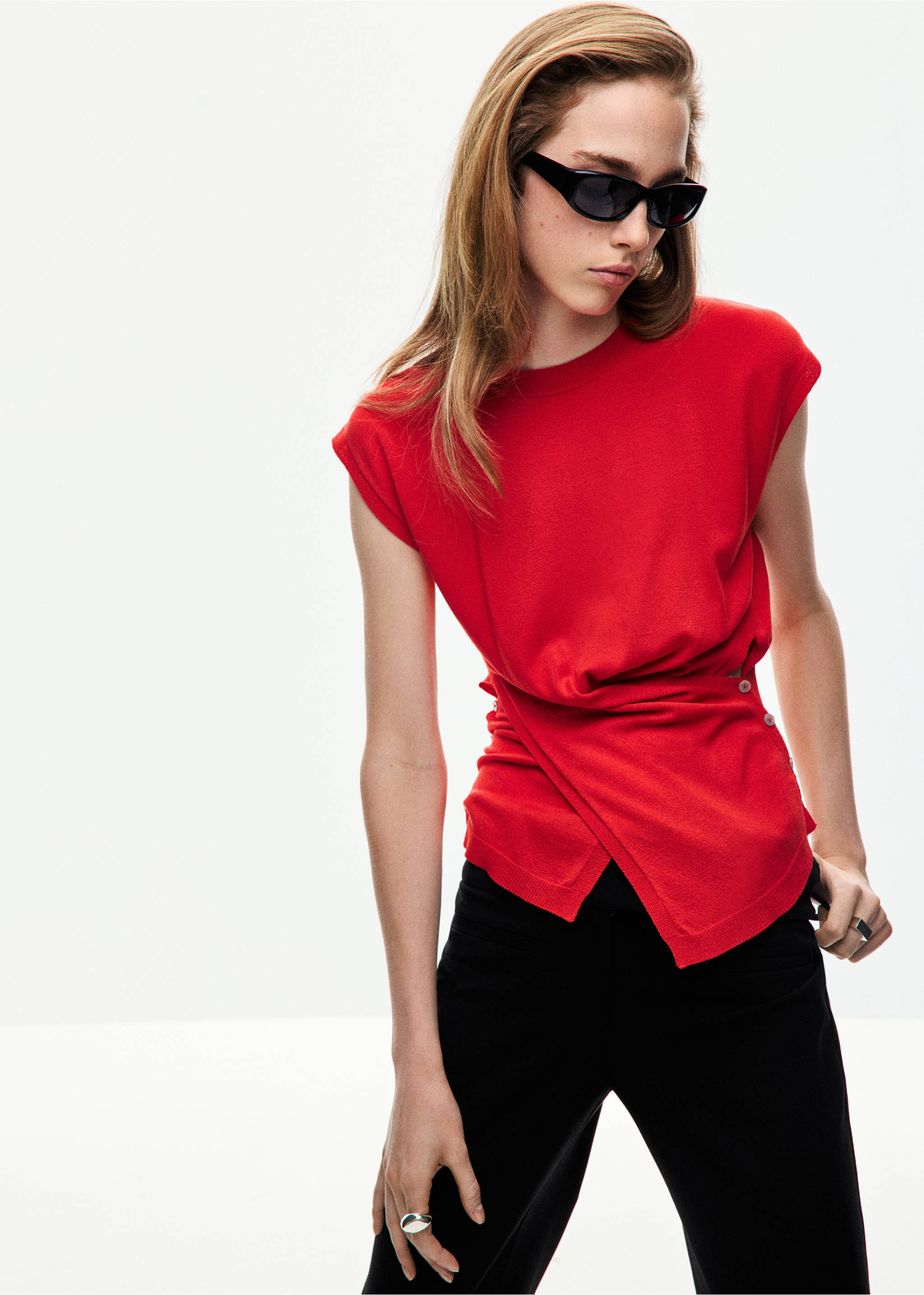Pull en maille fine drapé - Plan moyen, Rouge. Ref: 37034113-00.
