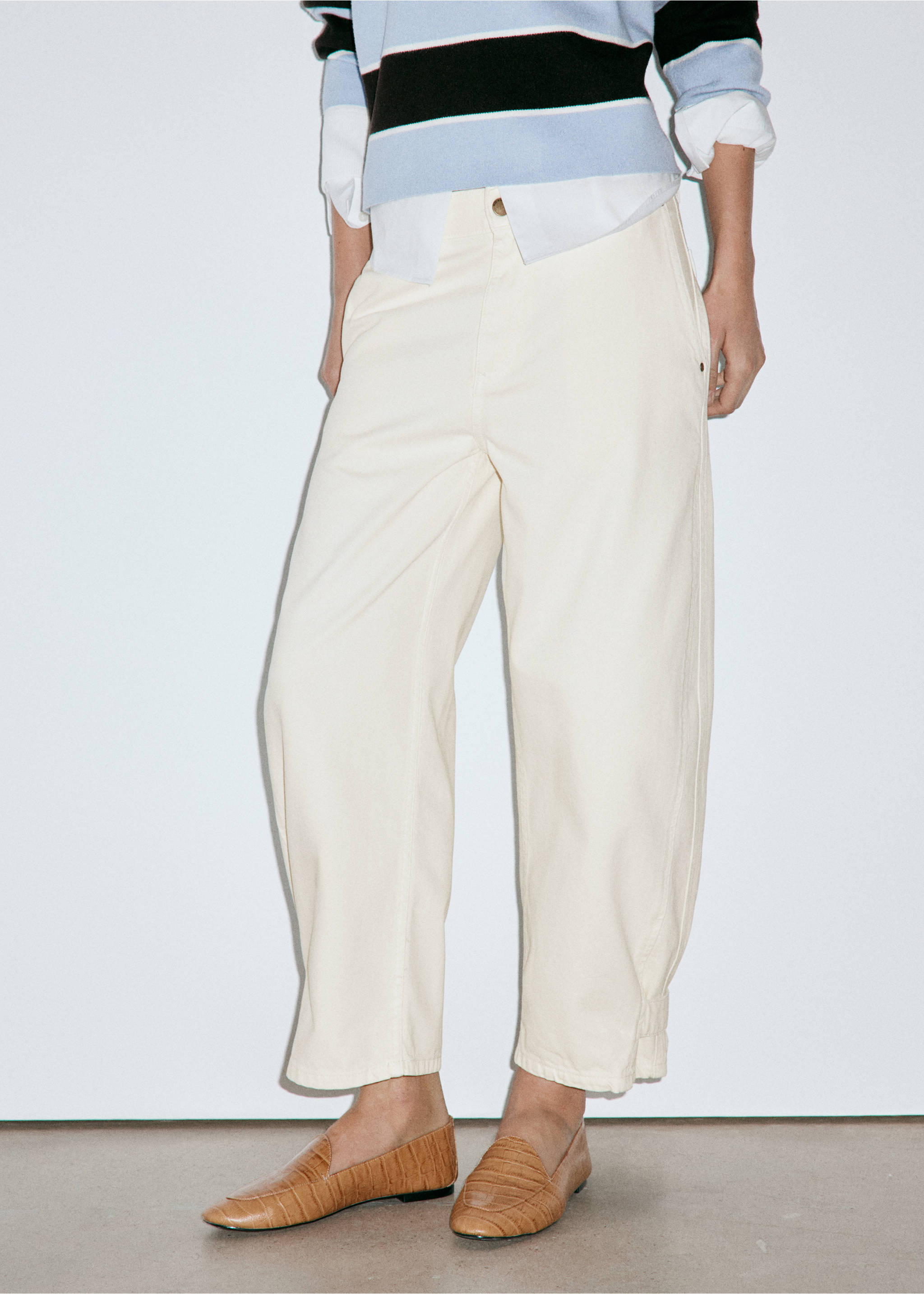 Off-white denim trousers with a relaxed curved leg shape., Ecru. Ref: 37034118-01.