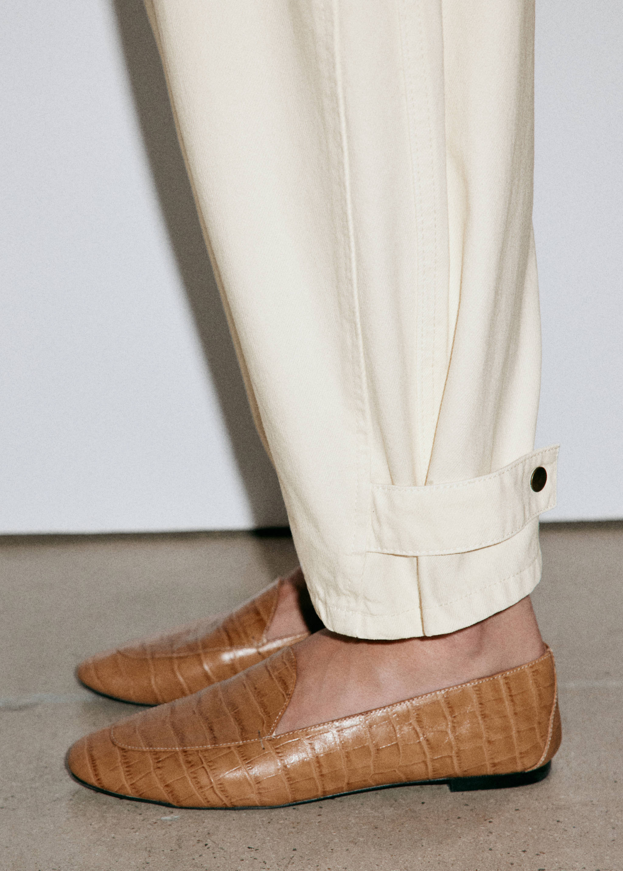 Balloon jeans with regular waist - Details of the article 4