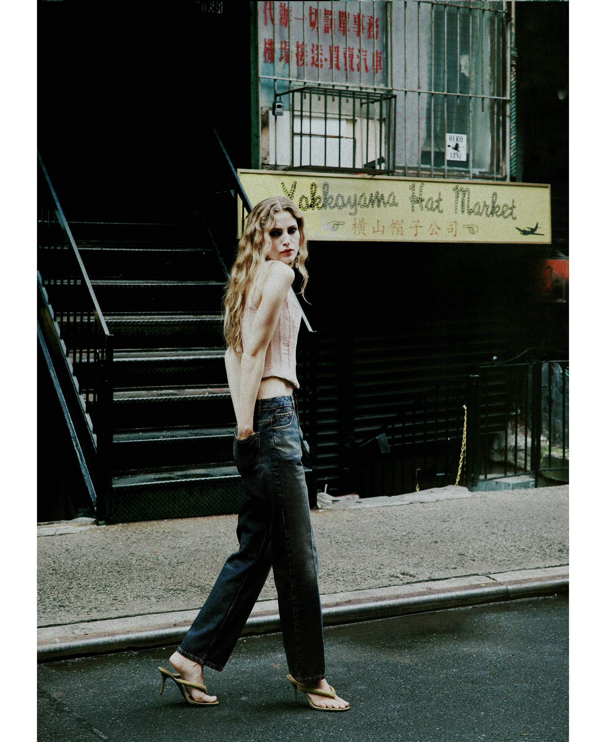 High waist straight jeans - General plane