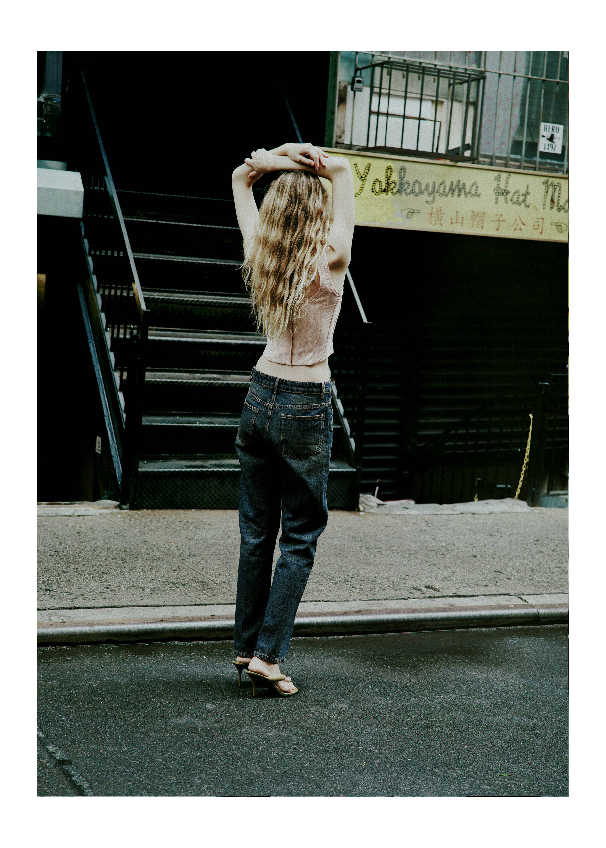 High waist straight jeans - Reverse of the article, Dark Vintage Blue. Ref: 37034120-00.