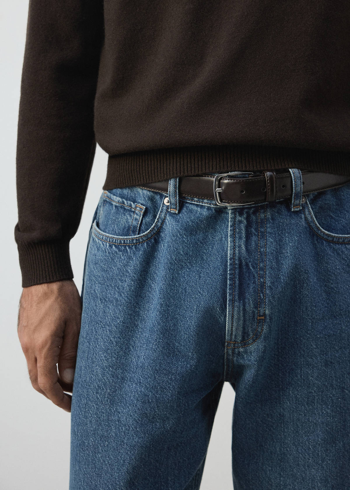 Sammy cropped carrot fit jeans — Dark Blue