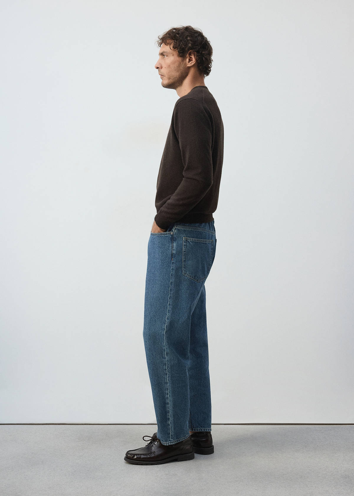 Sammy cropped carrot fit jeans — Dark Blue