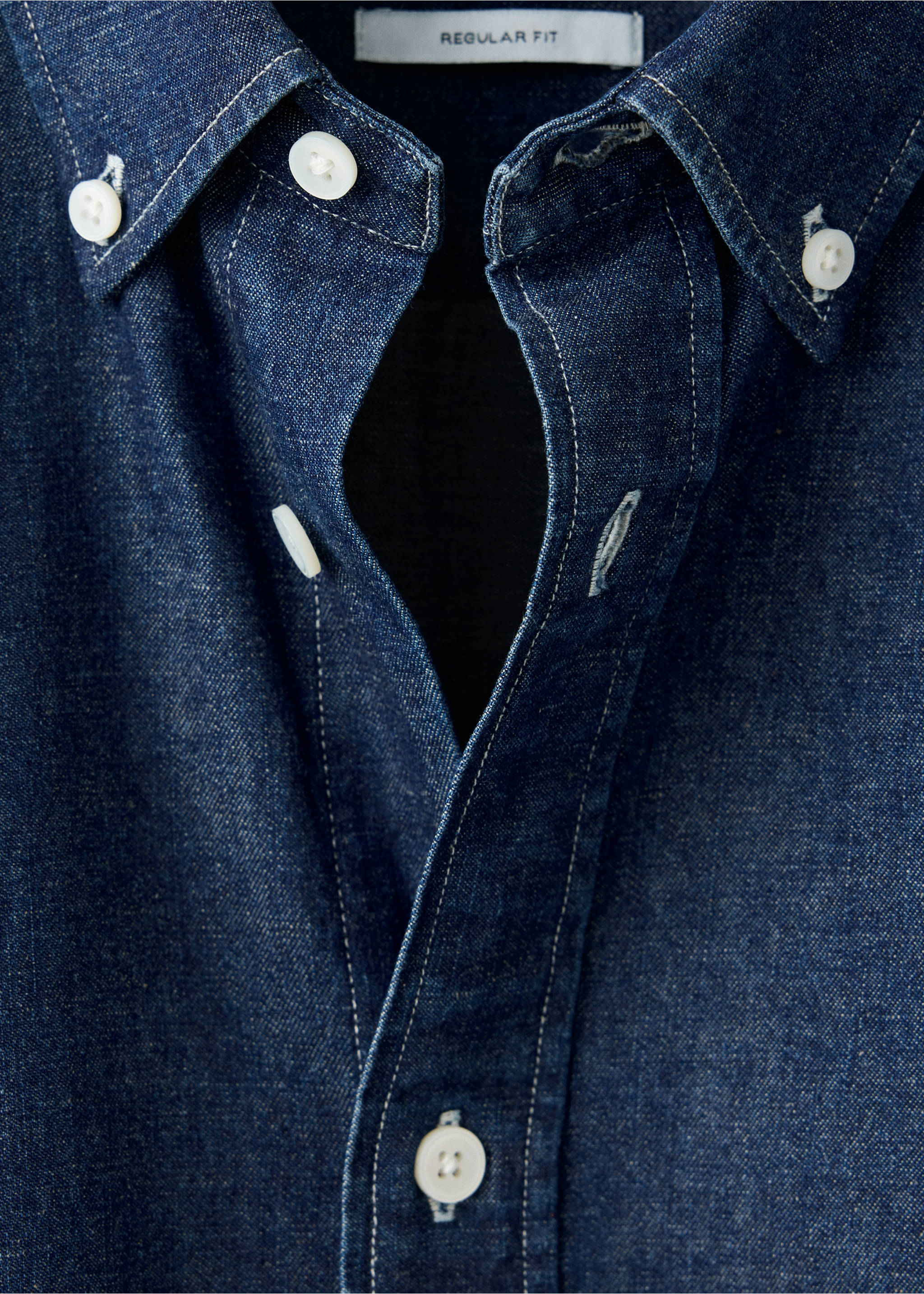 Camisa vaquera regular fit - Detalle del artículo 8, Azul medio. Ref: 37034418-00.