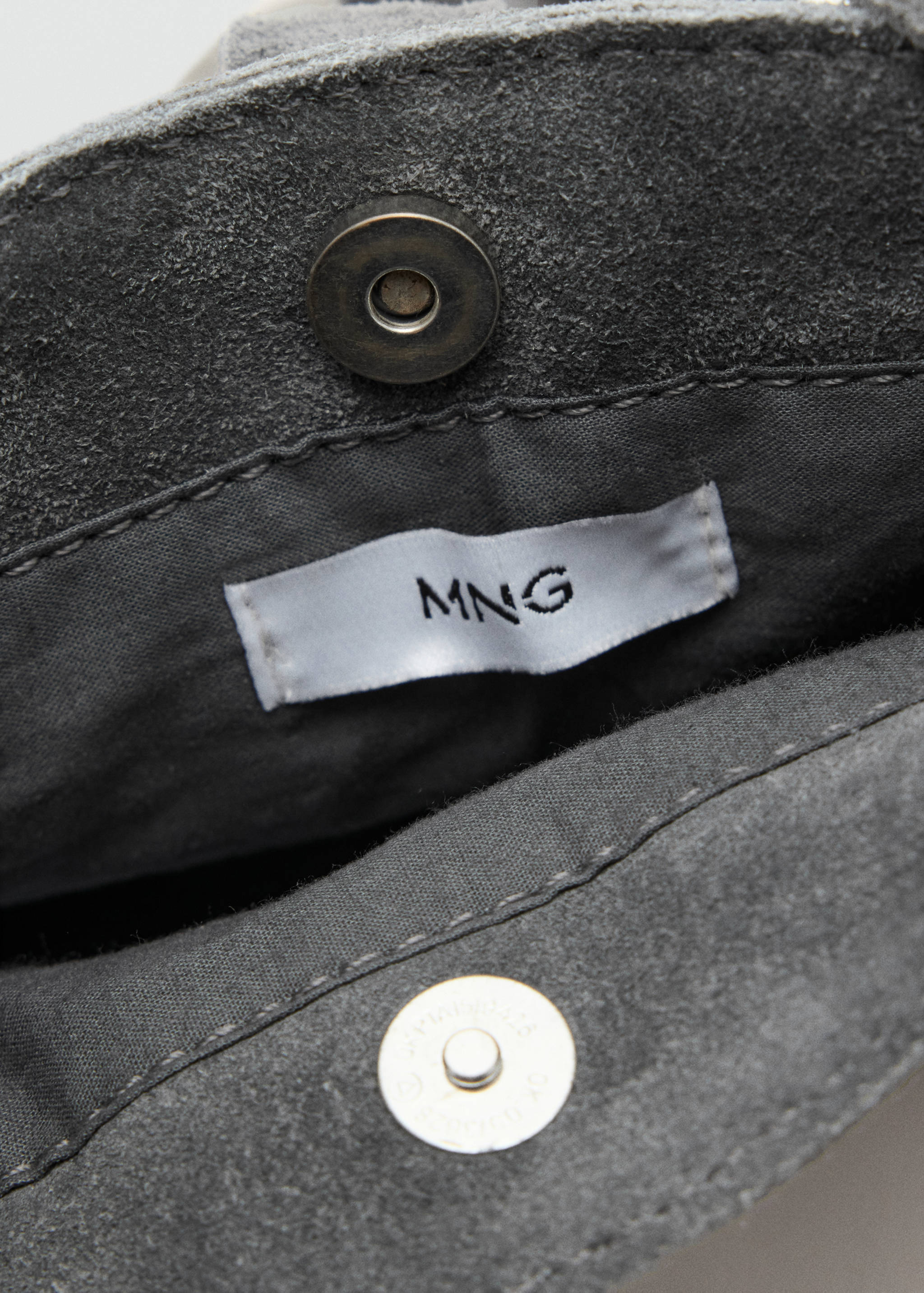 Leather crossbody bag with hoops - Details of the article 2