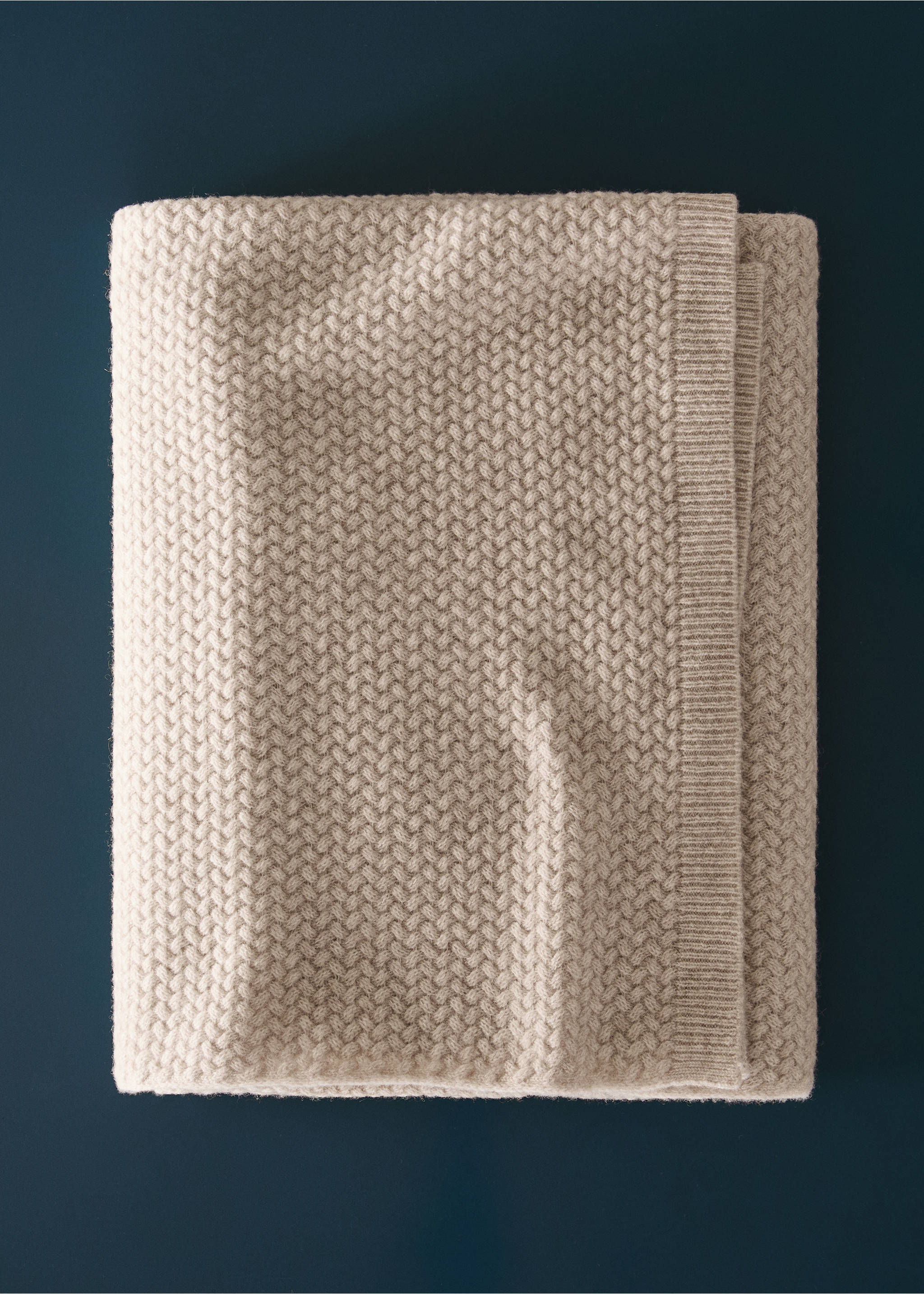 Cable-knit wool blanket - General plane, Ecru. Ref: 37034440-00.