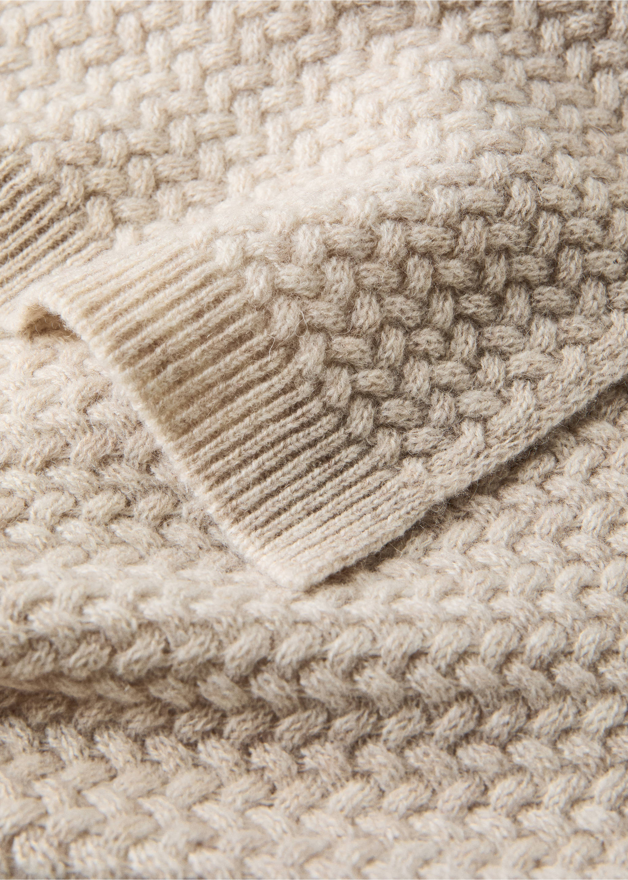 Cable-knit wool blanket - Details of the article 1, Ecru. Ref: 37034440-00.