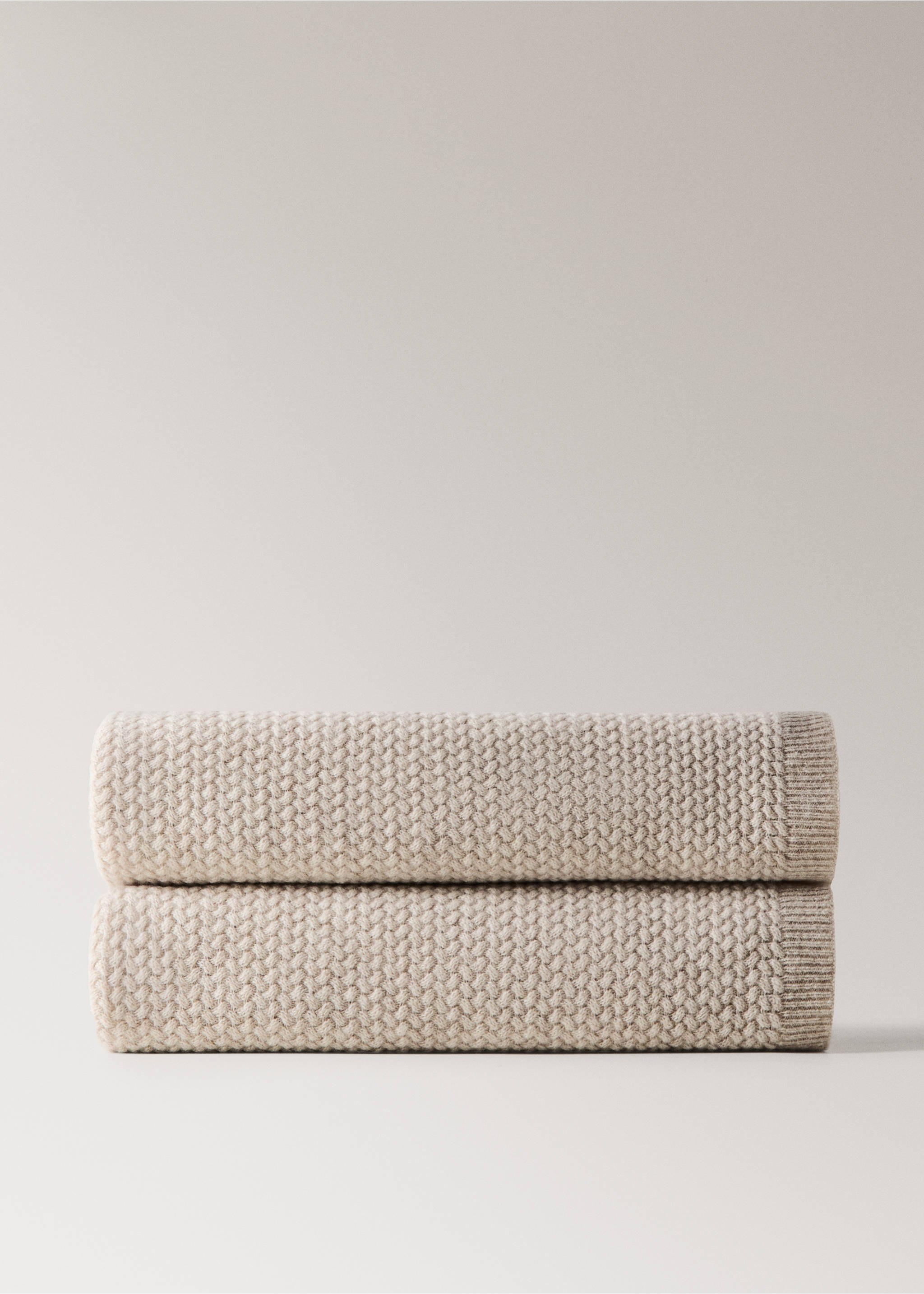 Cable-knit wool blanket - Article without model, Ecru. Ref: 37034440-00.