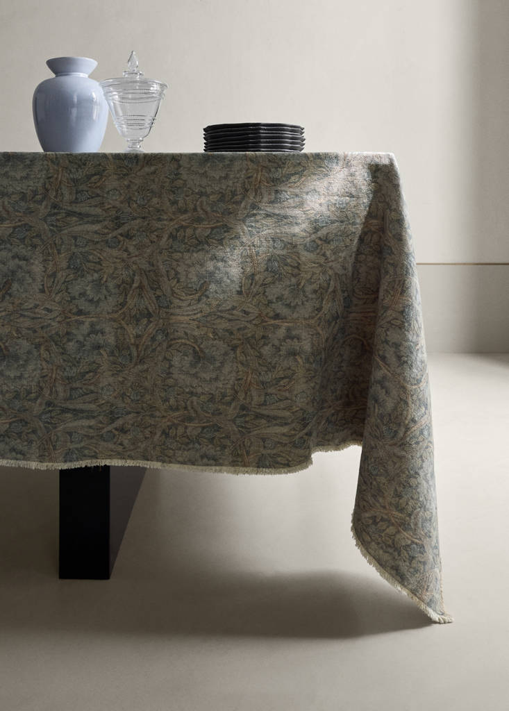 Ornamental print cotton-linen tablecloth for 6 or 8 guests — Blue
