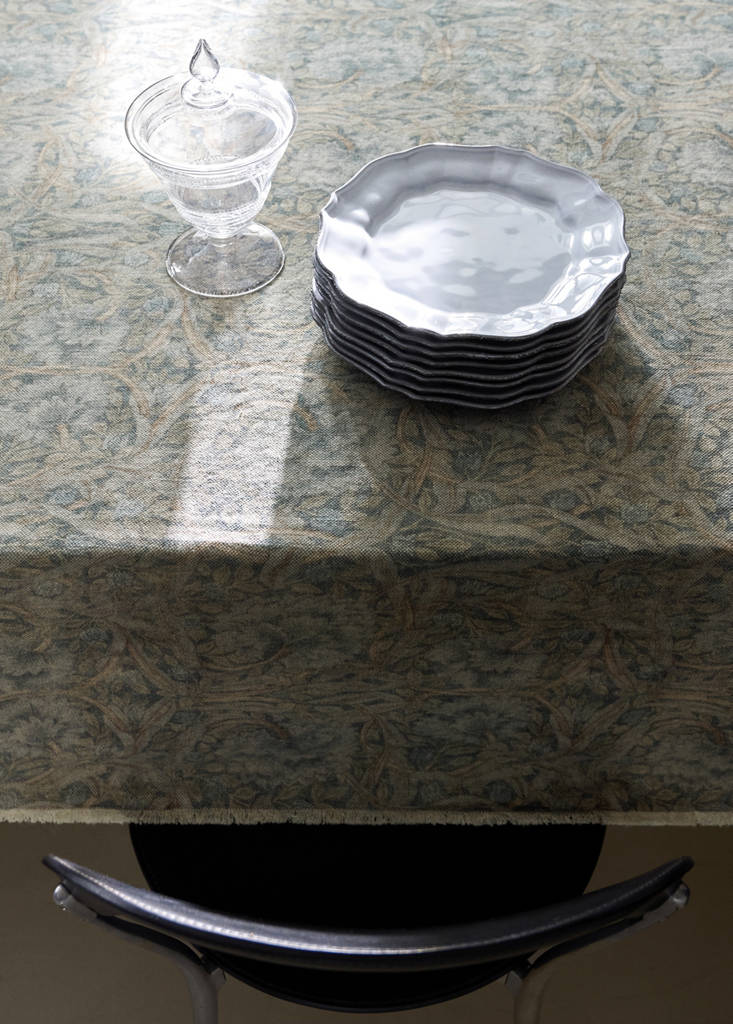 Ornamental print cotton-linen tablecloth for 6 or 8 guests — Blue